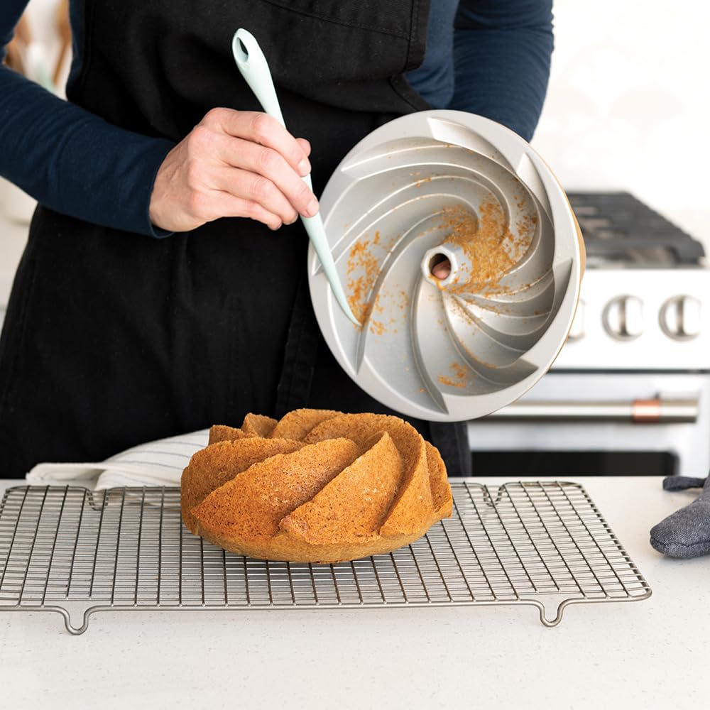 Nordic Ware Bundt Cake Finishing Tool Kit - Essential Baking Set for Perfect Cake Release & Decoration | Ideal for Home Bakers & Professional Chefs