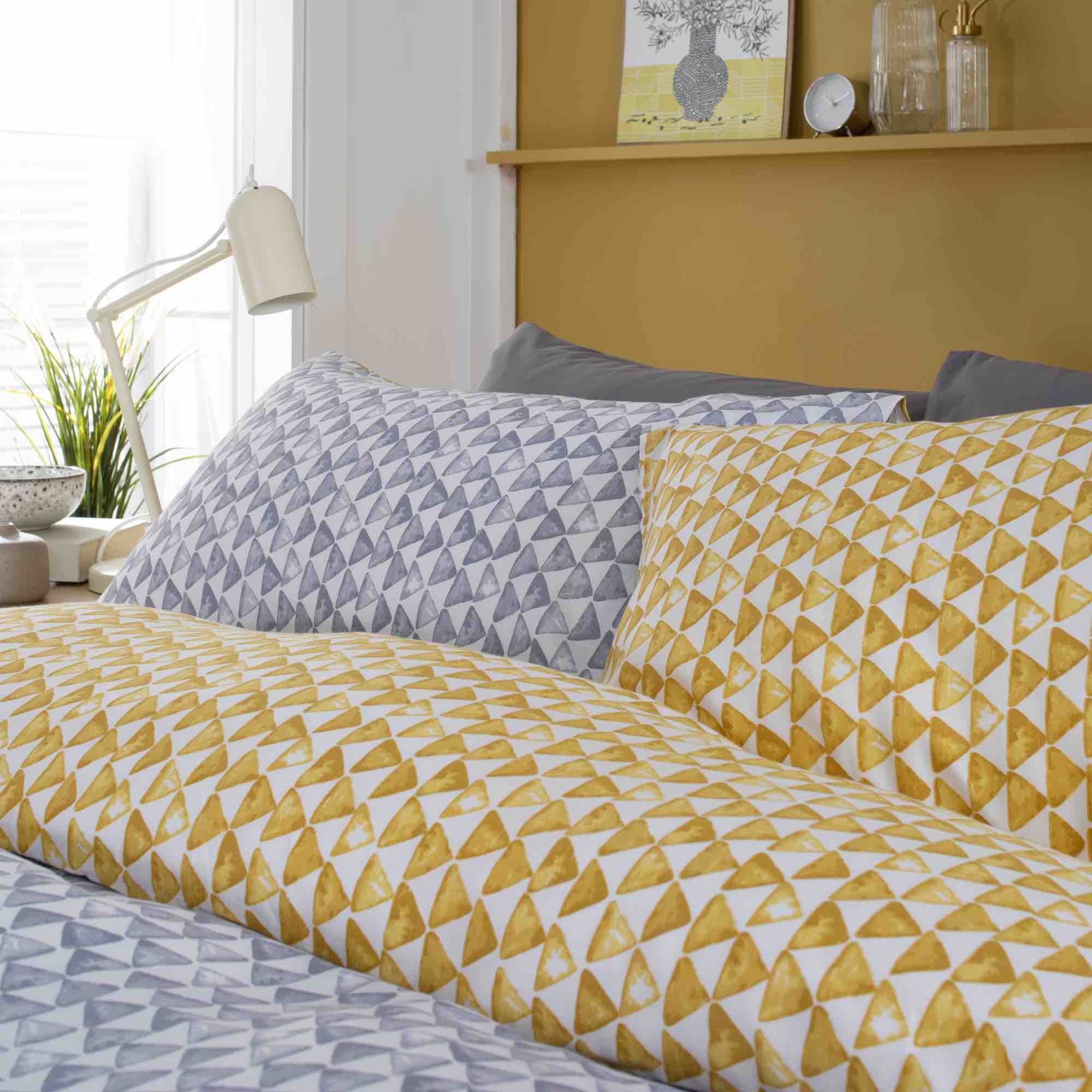 Deyongs 1846 Geo Duvet Cover Set - Grey & Ochre Bohemian Style Bedding for Queen/King Size - Perfect for Modern & Cozy Bedroom Decor