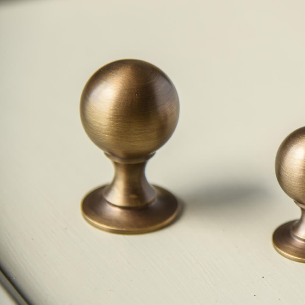 Vintage Antique Brass Penrose Cabinet Knob - Classic Drawer Pulls for Kitchen, Bathroom & Furniture - Elegant Hardware for Home Renovation & DIY Projects
