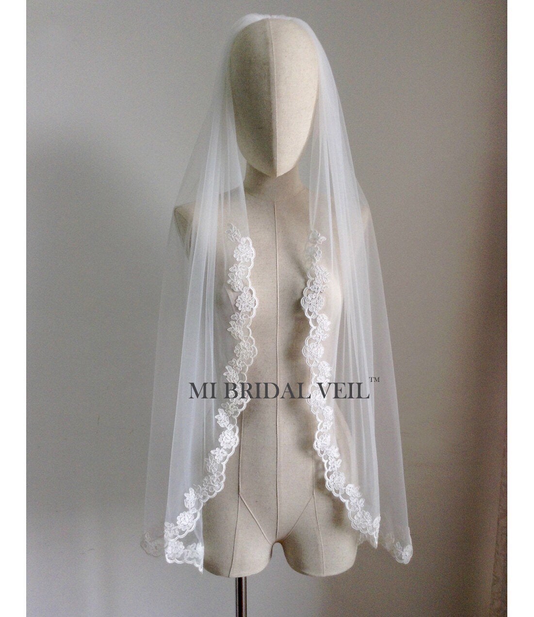 Elegant Fingertip Single Tier Lace Wedding Veil with Rose Lace Design - Perfect for Bridal Dresses, Church Ceremonies & Romantic Photoshoots