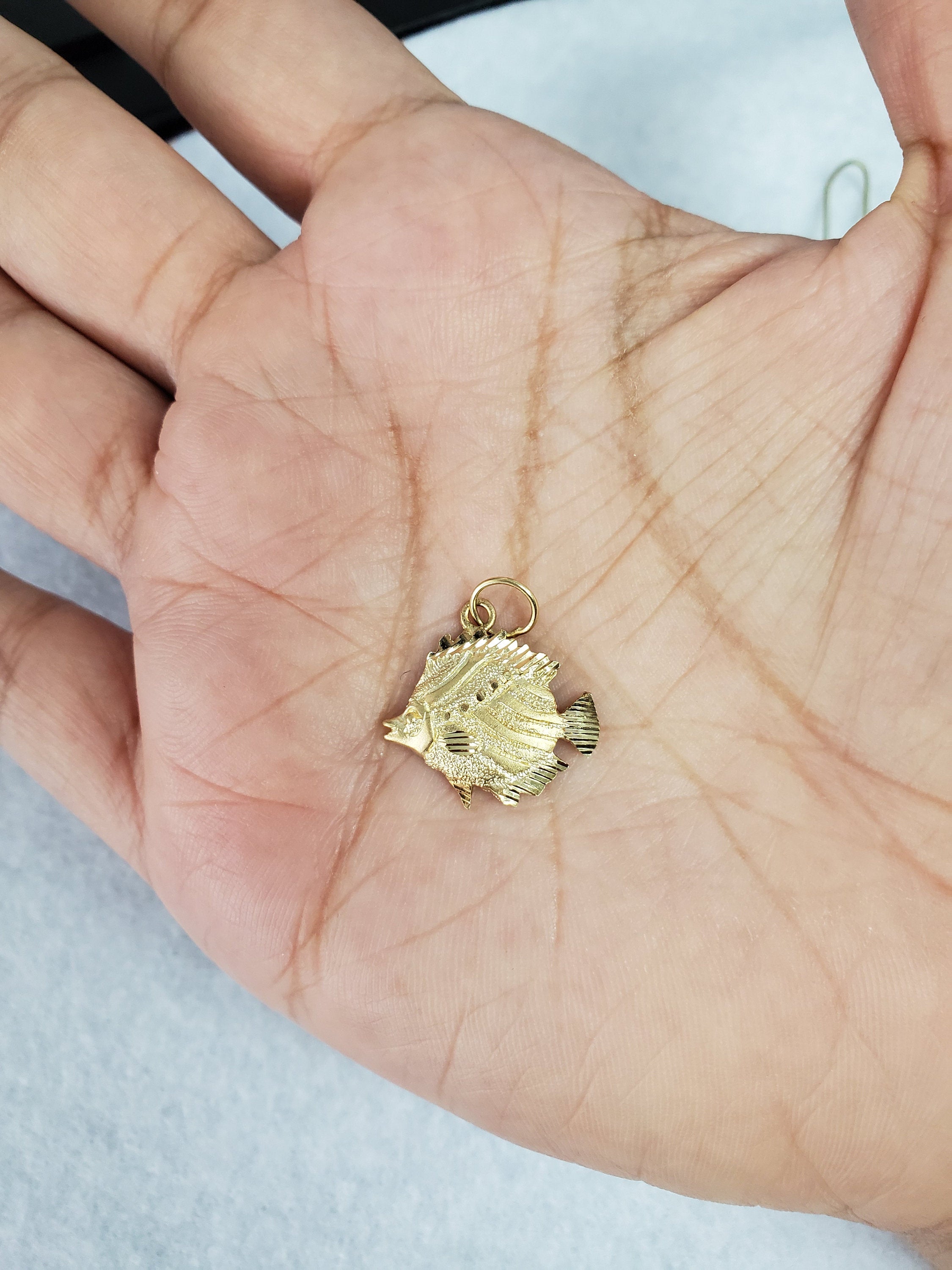 Diamond Cut Angelfish Charm - Elegant Jewelry Pendant for Necklaces & Bracelets - Perfect Gift for Fish Lovers & Aquarium Enthusiasts