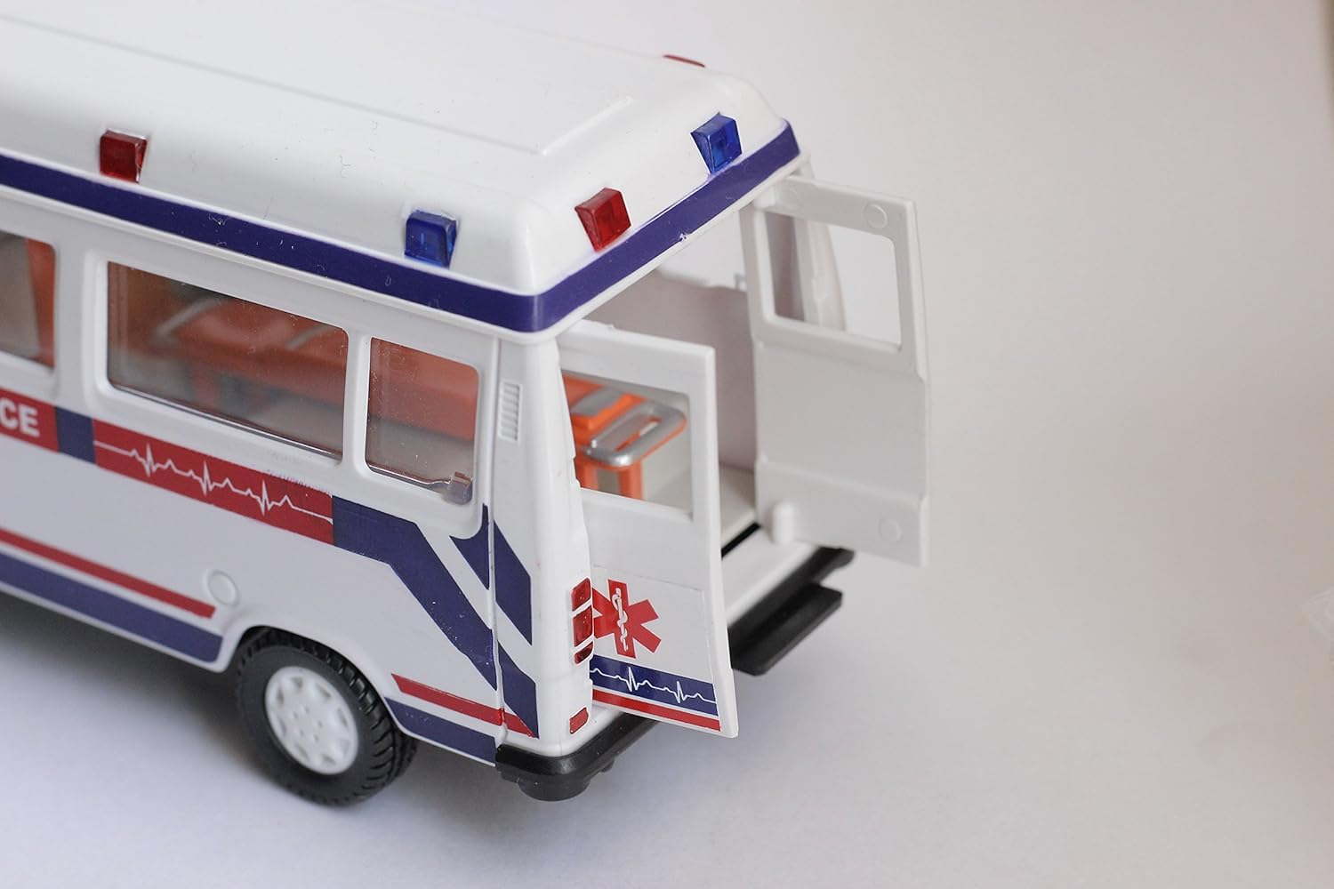 Rescue Ambulance Toy for Kids with Openable Tailgate, Detachable Stretcher & Saline Stand - Pull Back Action Vehicle, White (1 Pack) - Perfect for Role Play, Emergency Simulation & Pretend Play Scenarios