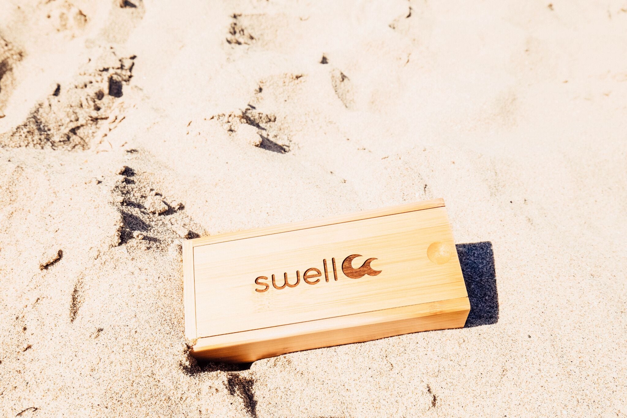 Eco-Friendly Bamboo Sunglasses Case - Lightweight & Durable Eyewear Protector for Travel, Beach, and Outdoor Activities