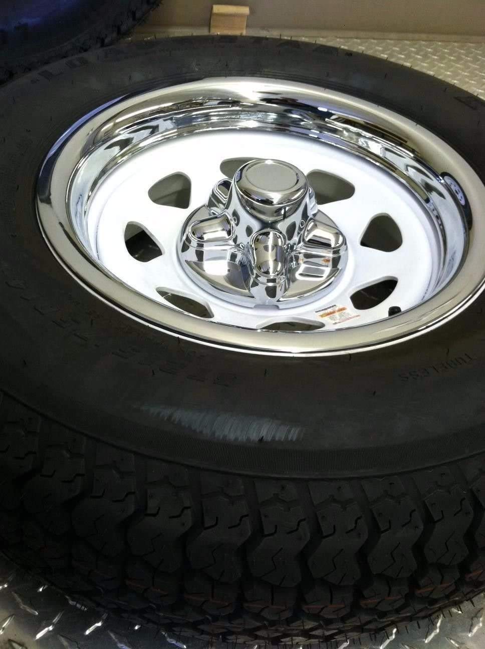 Set of 4 - PHOENIX QT765CHN-x4 Chrome Plated Hub Caps & Lug Nuts for 16
