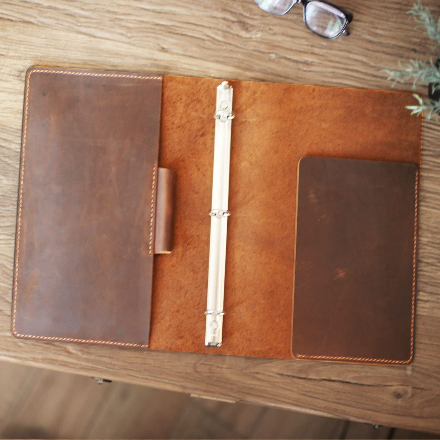Premium Distressed Brown Leather 3-Ring Binder for 8.5 x 11 Paper - Professional Portfolio Organizer with 3-Hole Punch Design - Perfect for Office, School & Business Meetings
