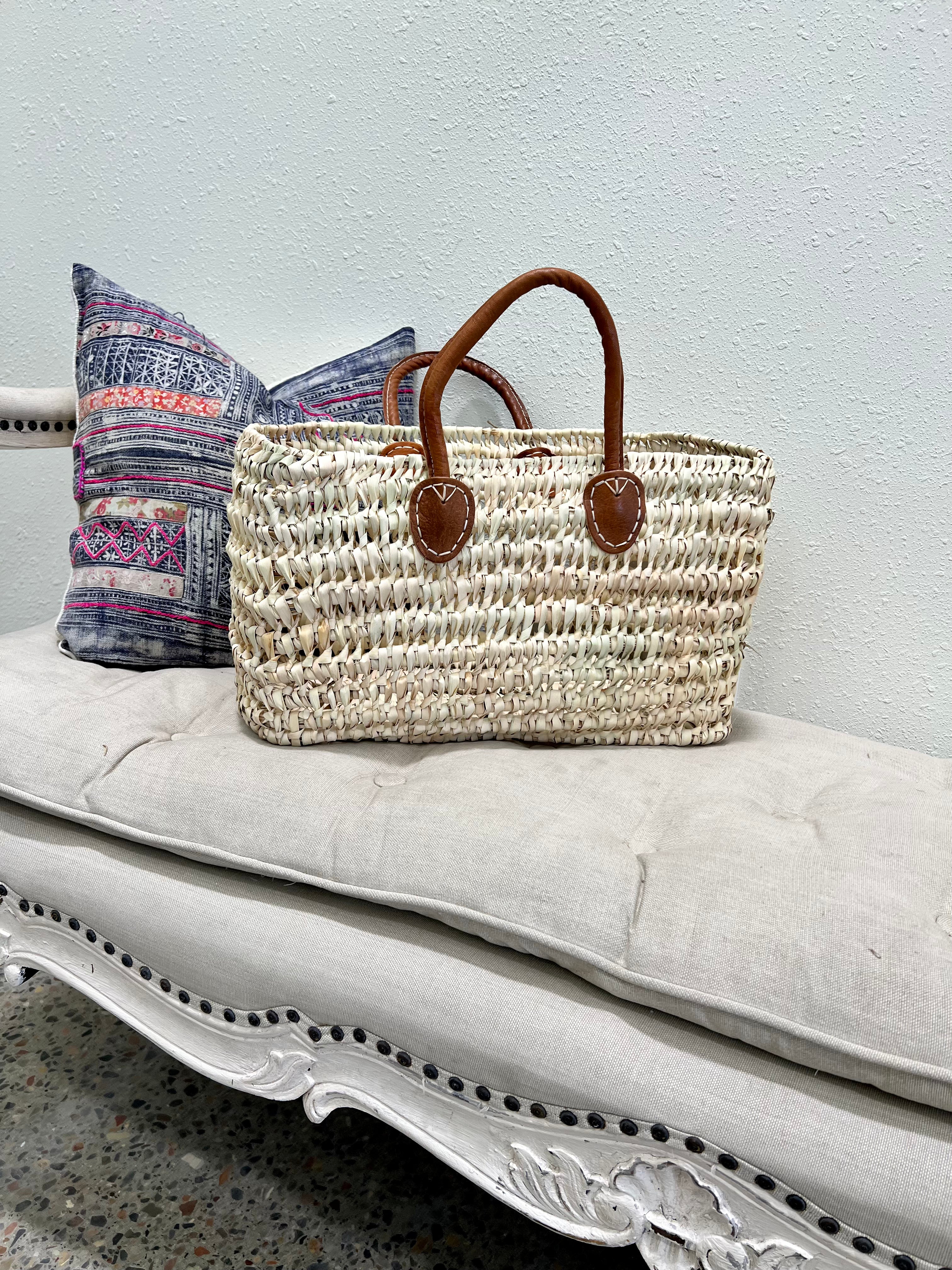 Handwoven Caramel Brown Round Basket with Short Handle - Perfect for Picnics, Home Decor, and Storage