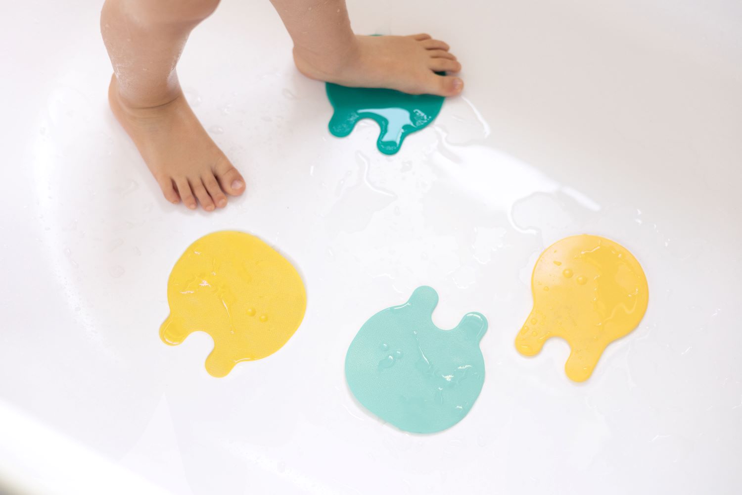 Quut Grippi Jellyfish Bath Safety Grips - Non-Slip Shower Stickers for Kids & Adults, Minty Yellow - Perfect for Bathtub, Shower Floor and Pool Safety