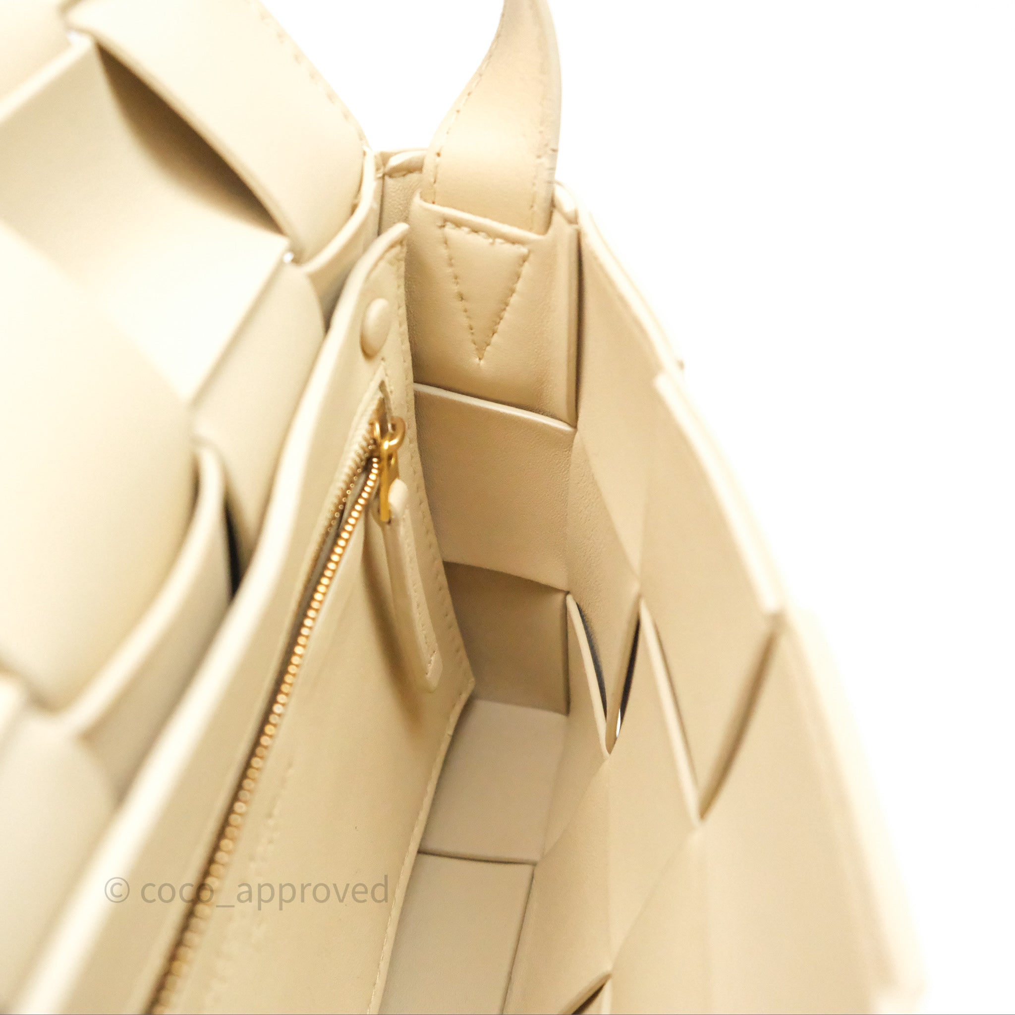 Bottega Veneta Cassette Shoulder Bag in Beige Brushed Calfskin Leather - Intrecciato Weave Design, Luxury Crossbody Purse for Women, Perfect for Work, Travel & Evening Out