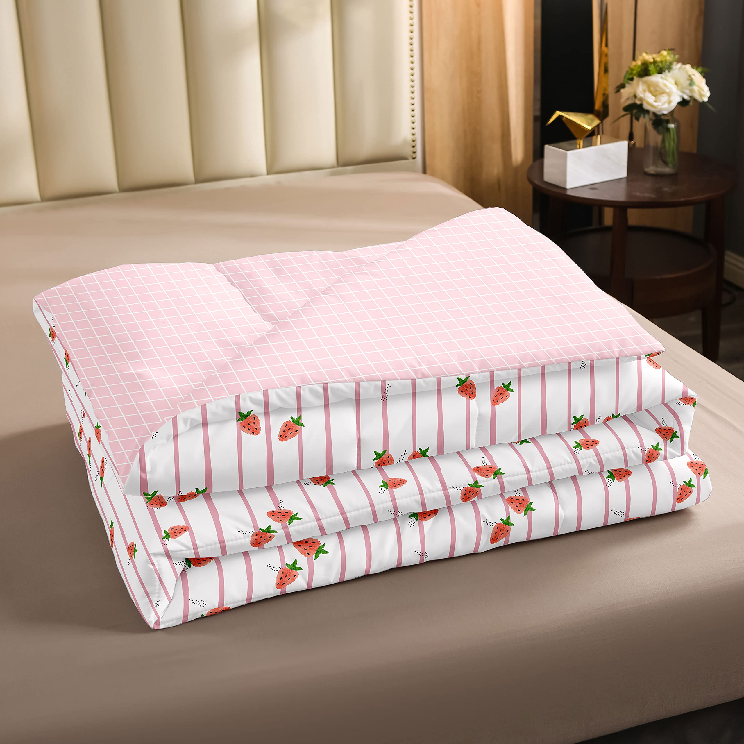 Strawberry Comforter Set Twin Size - Kawaii Bedding for Kids & Girls - Cute Pink Fruit Pattern Reversible Duvet Cover with Geometric Stripes - Includes 1 Pillowcase - Perfect for Kawaii Room Decor, Girls' Bedroom & Cozy Sleepovers