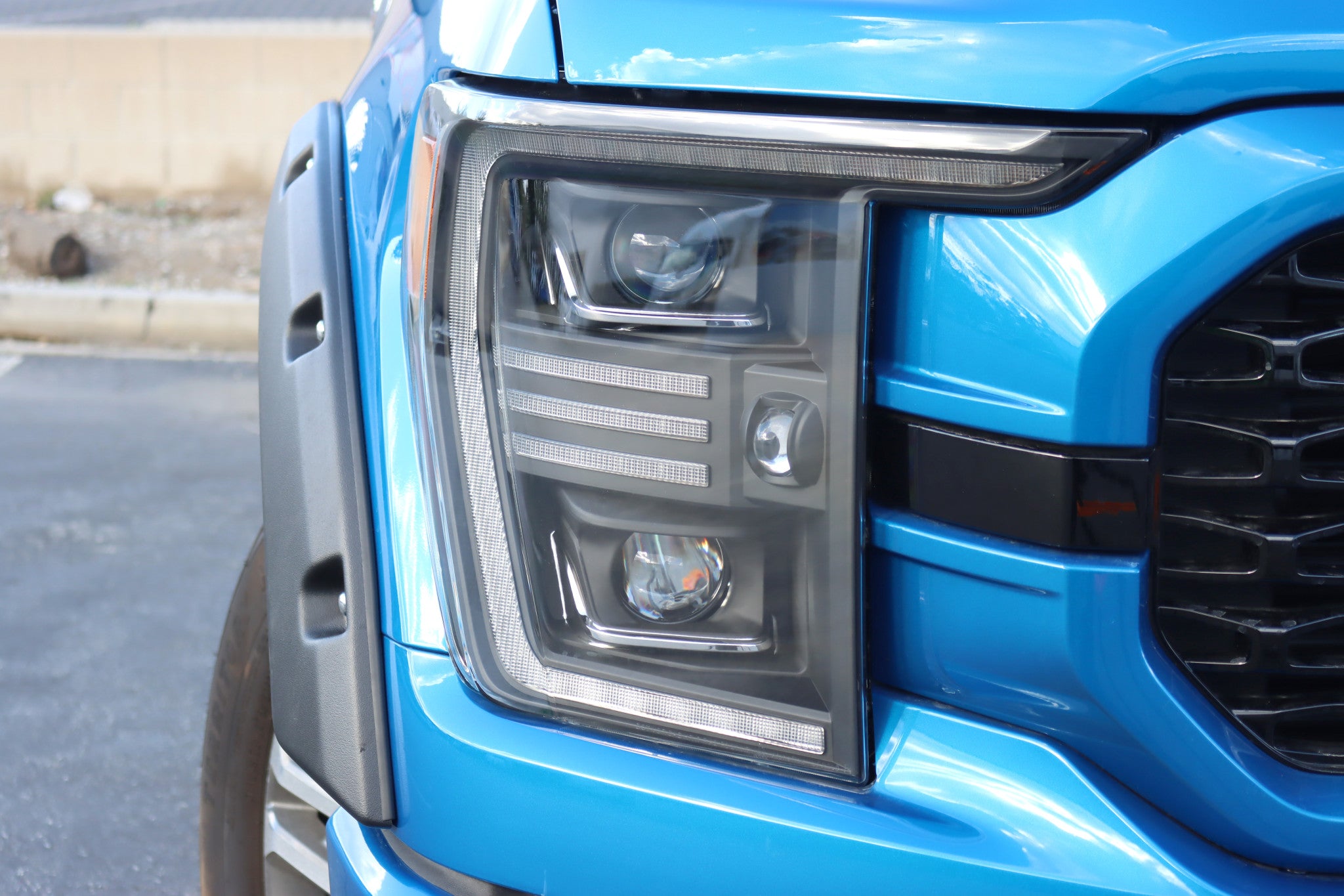 21 23 Ford F150 PRO Series Halogen Projector Headlights Black - Upgrade Your Truck Lighting for Night Driving & Off-Road Adventures