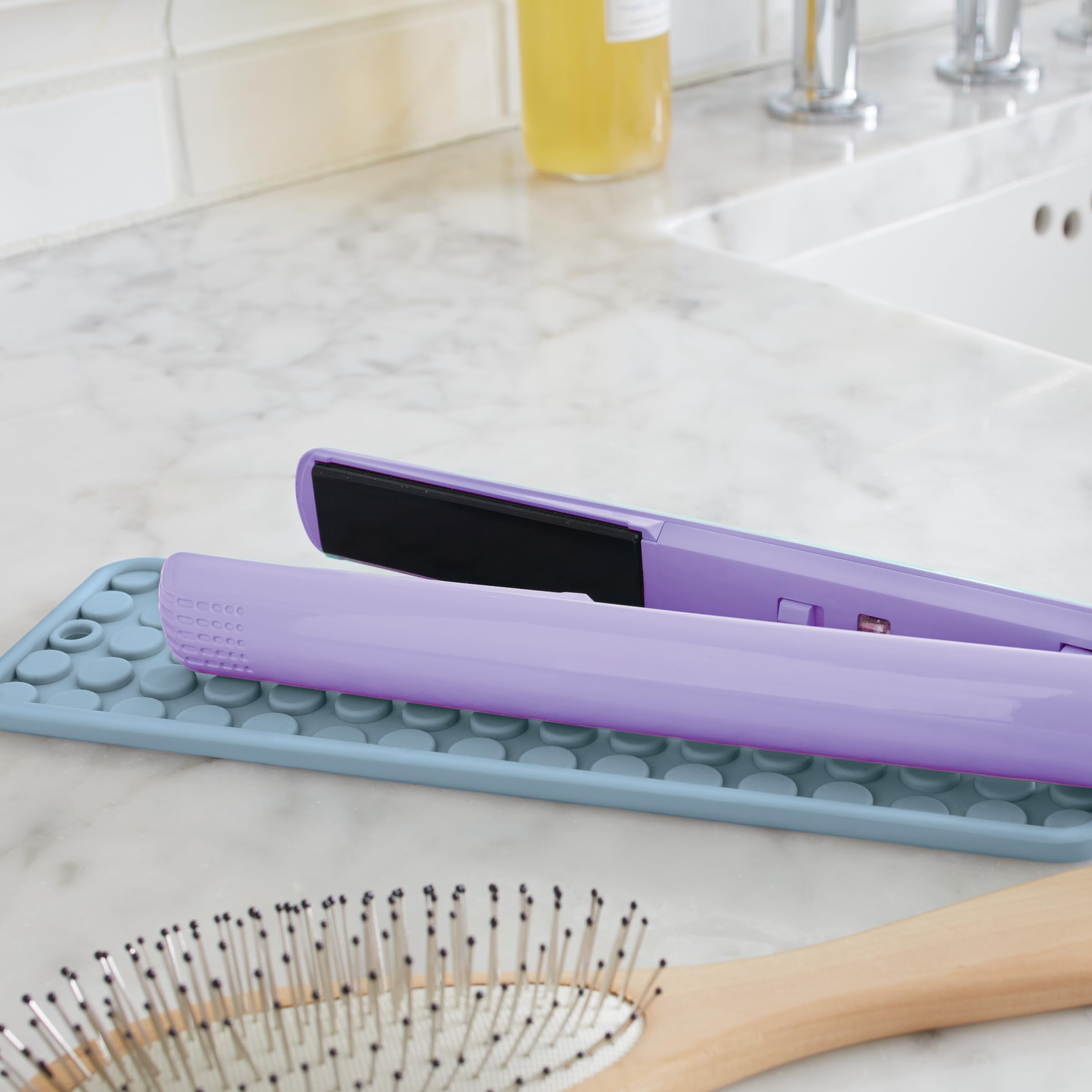 madesmart Small Styling Heat Mat - Heat-Resistant Silicone Vanity Protector for Curling Irons & Flat Irons, Foldable Travel Design for Countertop & Bathroom Use