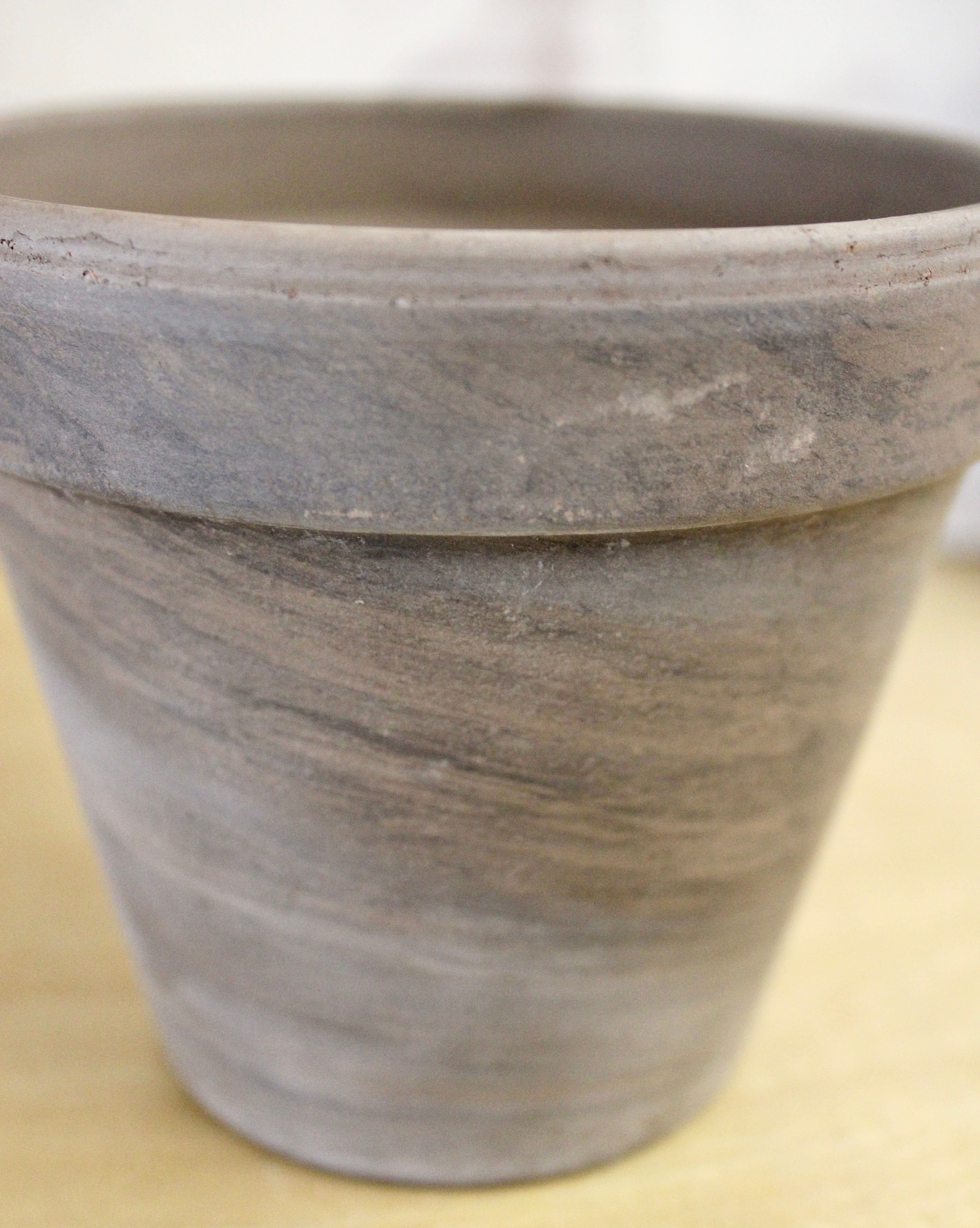 Premium Ceramic Flower Pot with Drainage Hole - Elegant Indoor/Outdoor Planters for Home Decor, Gardening, and Office Plants - Perfect for Succulents, Herbs, and Small Flowers