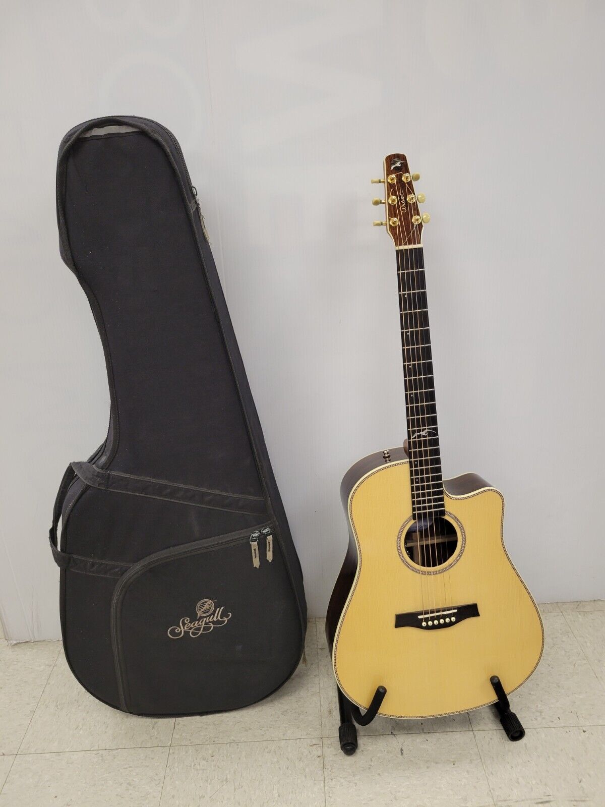Seagull Artist Studio CMDEL Acoustic Guitar - Premium Handcrafted Guitar for Professional Musicians & Performers - Perfect for Live Shows, Studio Recording & Home Practice