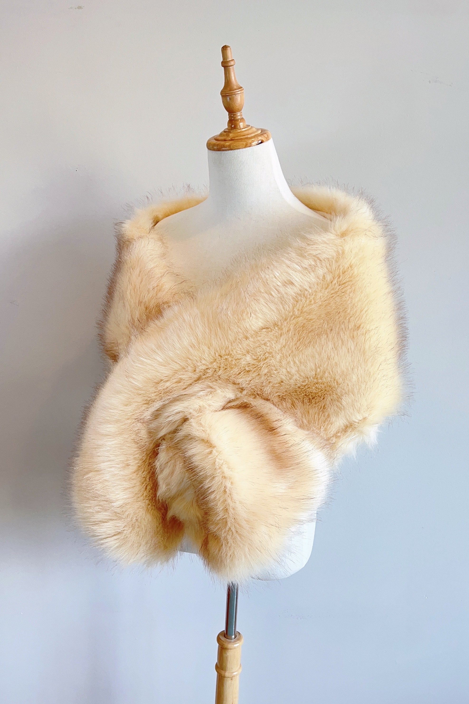 Luxury Champagne Fur Shawl Wrap - Soft & Elegant Women's Fashion Accessory for Evening Parties, Weddings & Special Occasions