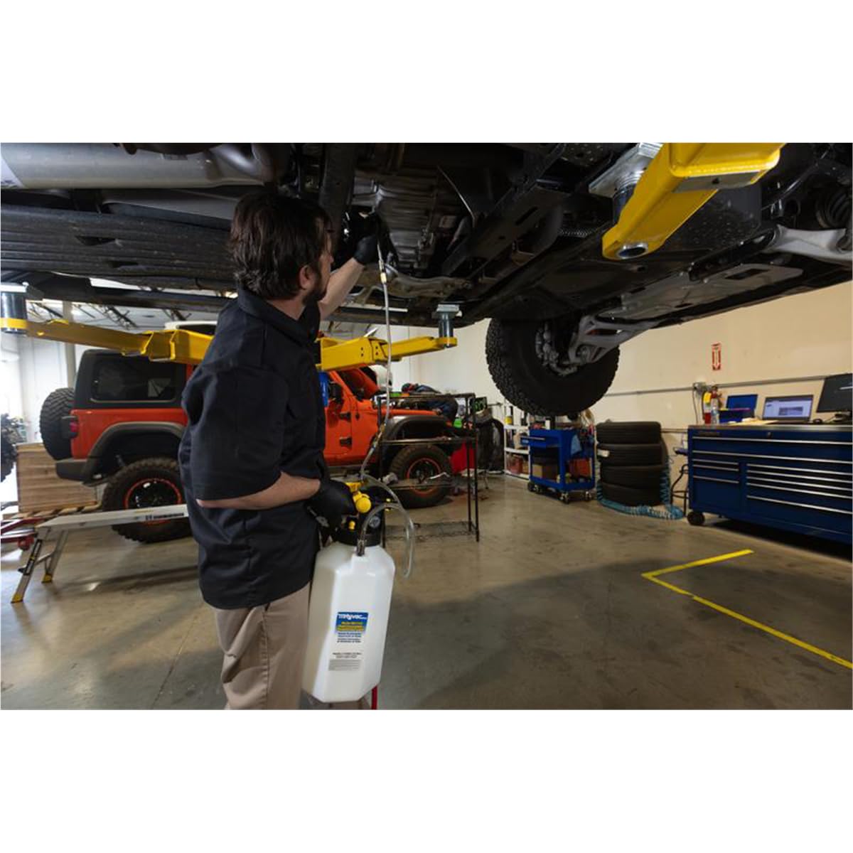 Mityvac MV7110 2.5 Gallon Fluid Extractor & Dispenser - 120 PSI for Evacuating, Refilling, Bleeding Hydraulic Brake/Clutch Systems | Works with Compressed Air, Vacuum or Positive Pressure | Ideal for Automotive Repair, DIY Maintenance & Fluid Transfer
