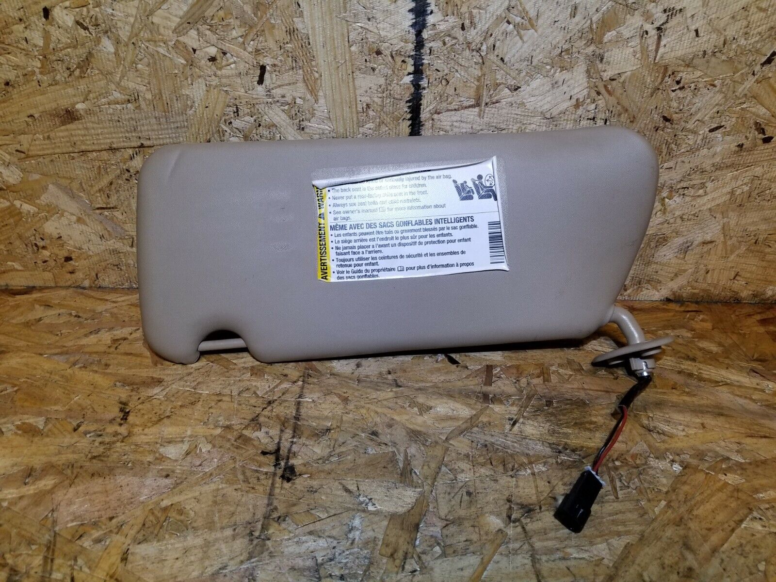 2005-2009 Cadillac SRX Right Passenger Side Sun Visor Replacement - OEM Quality Fit for Driving & Road Trips
