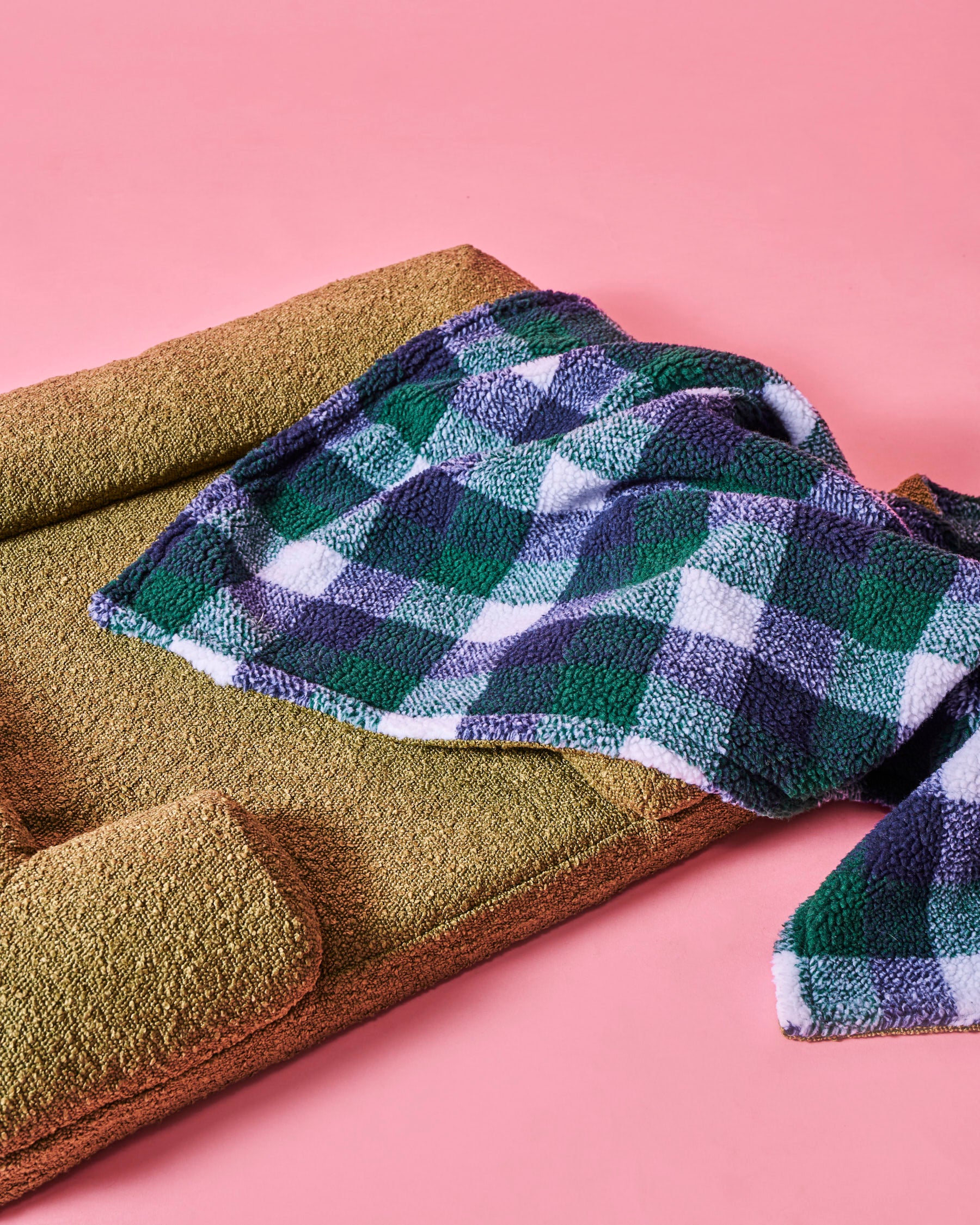 Fred Boucle Sherpa Dog Blanket - Ultra Soft & Warm Pet Blanket for Small, Medium & Large Dogs - Cozy Plush Throw for Beds, Couches & Car Rides - Machine Washable & Durable