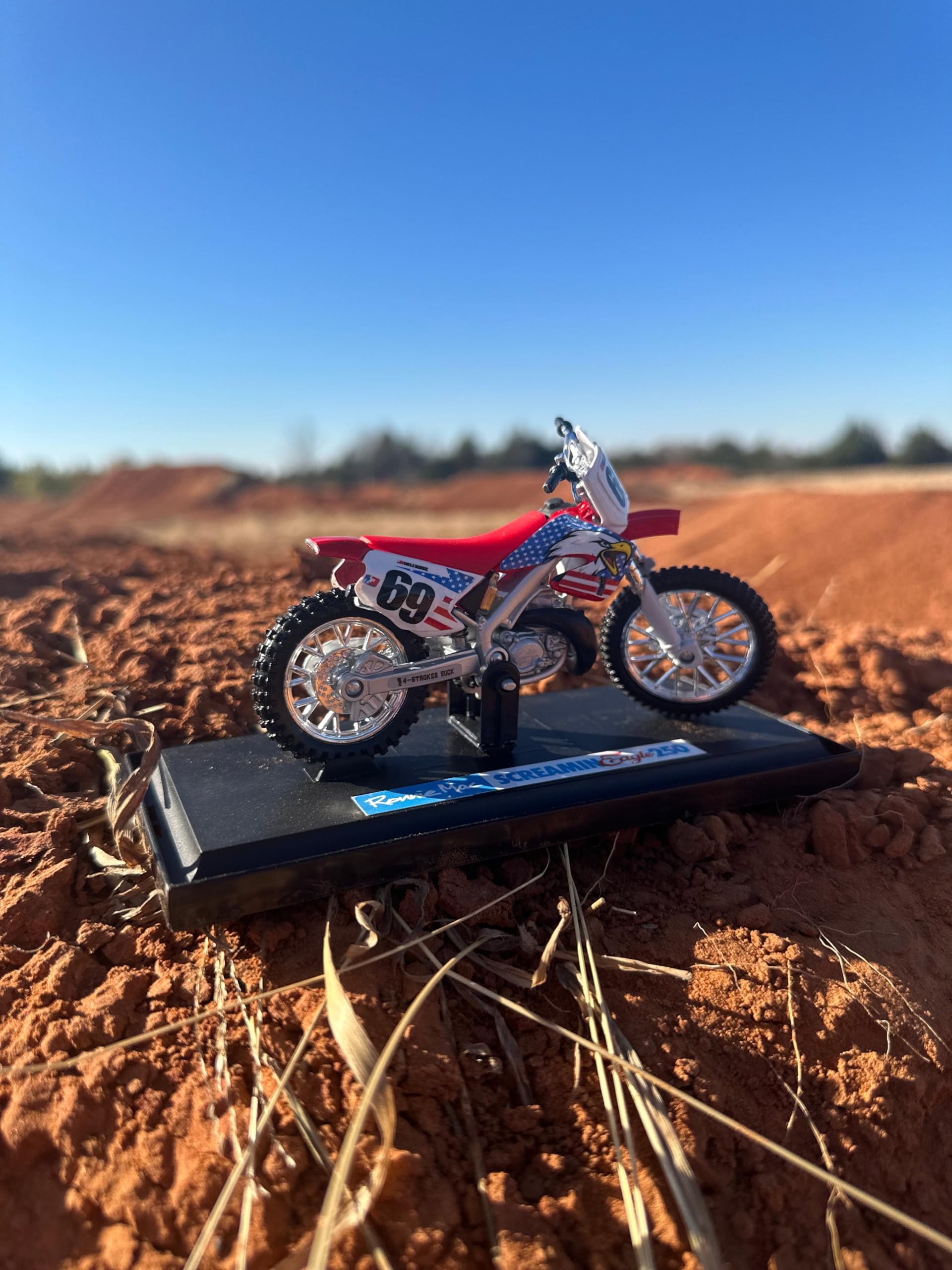 Screamin Eagle 250 Replica Collectible Dirt Bike - 1:10 Scale Model for Motorcycle Enthusiasts - Perfect for Display, Gifts, and Off-Road Racing Fans