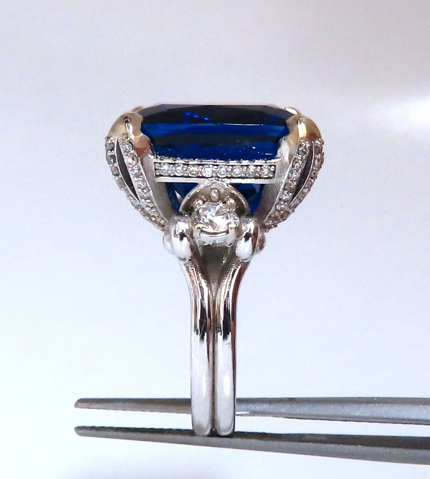 GIA Certified 27.35ct Natural Blue Tanzanite Diamond Ring in 18kt White Gold - Three Stone Engagement Ring for Women, Perfect for Weddings, Anniversaries & Special Occasions