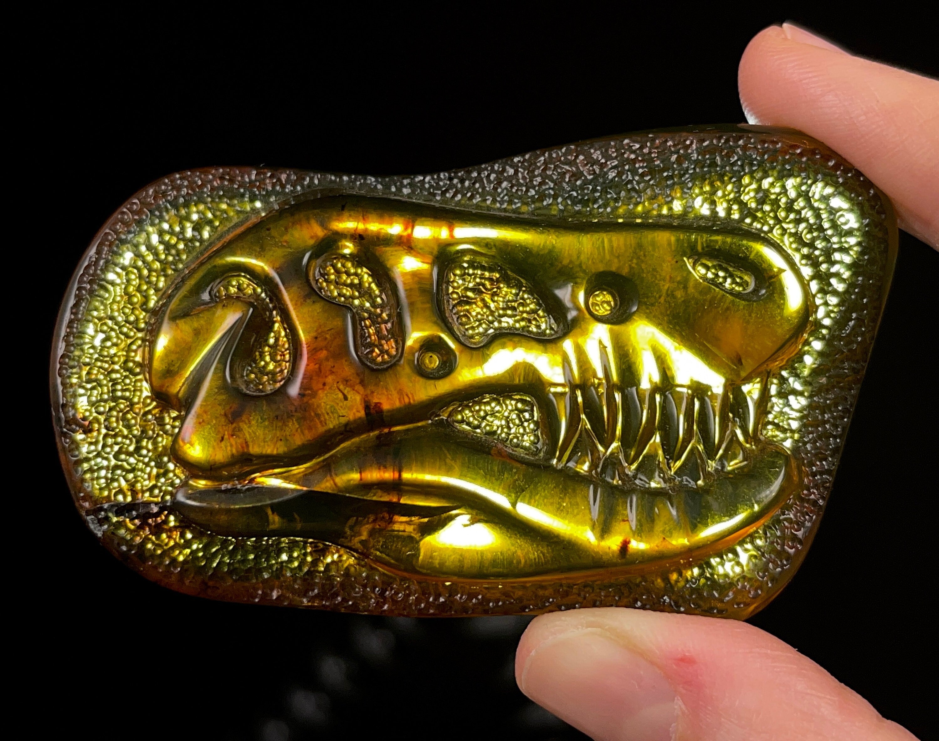 Natural Amber Crystal Dinosaur Carving - Handcrafted Home Decor, Housewarming Gift & Healing Crystal for Positive Energy - Perfect for Feng Shui, Meditation & Spiritual Healing