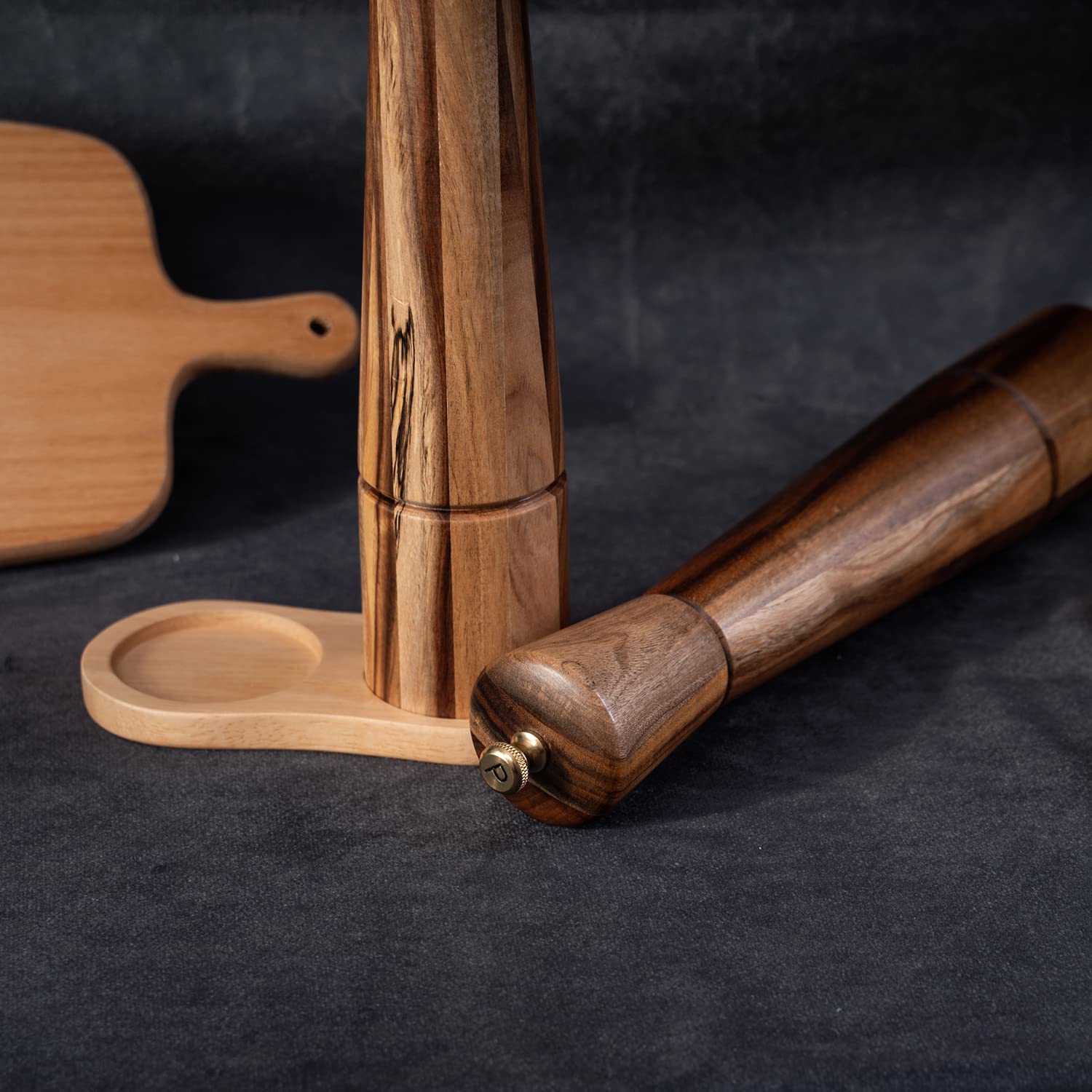 DeroTeno Wooden Salt & Pepper Grinder Tray - 6cm, Table Protector for Dining