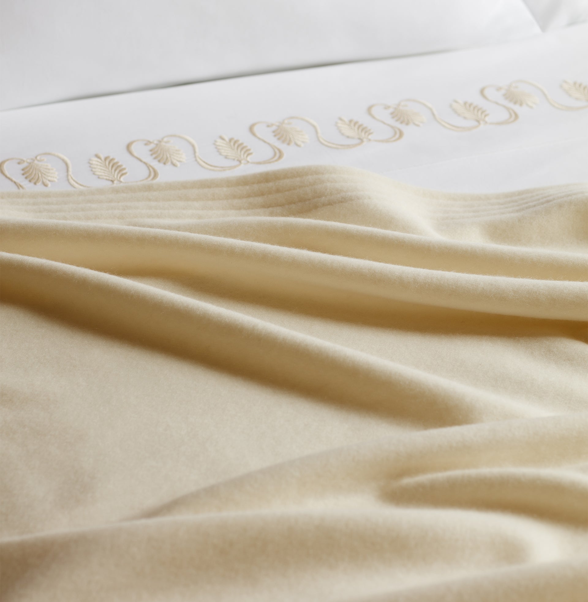 Celestiale Soft & Cozy Blanket - Ultra Plush Fleece Throw for Bed, Couch, and Travel - Perfect for Winter, Gifts, and Home Decor