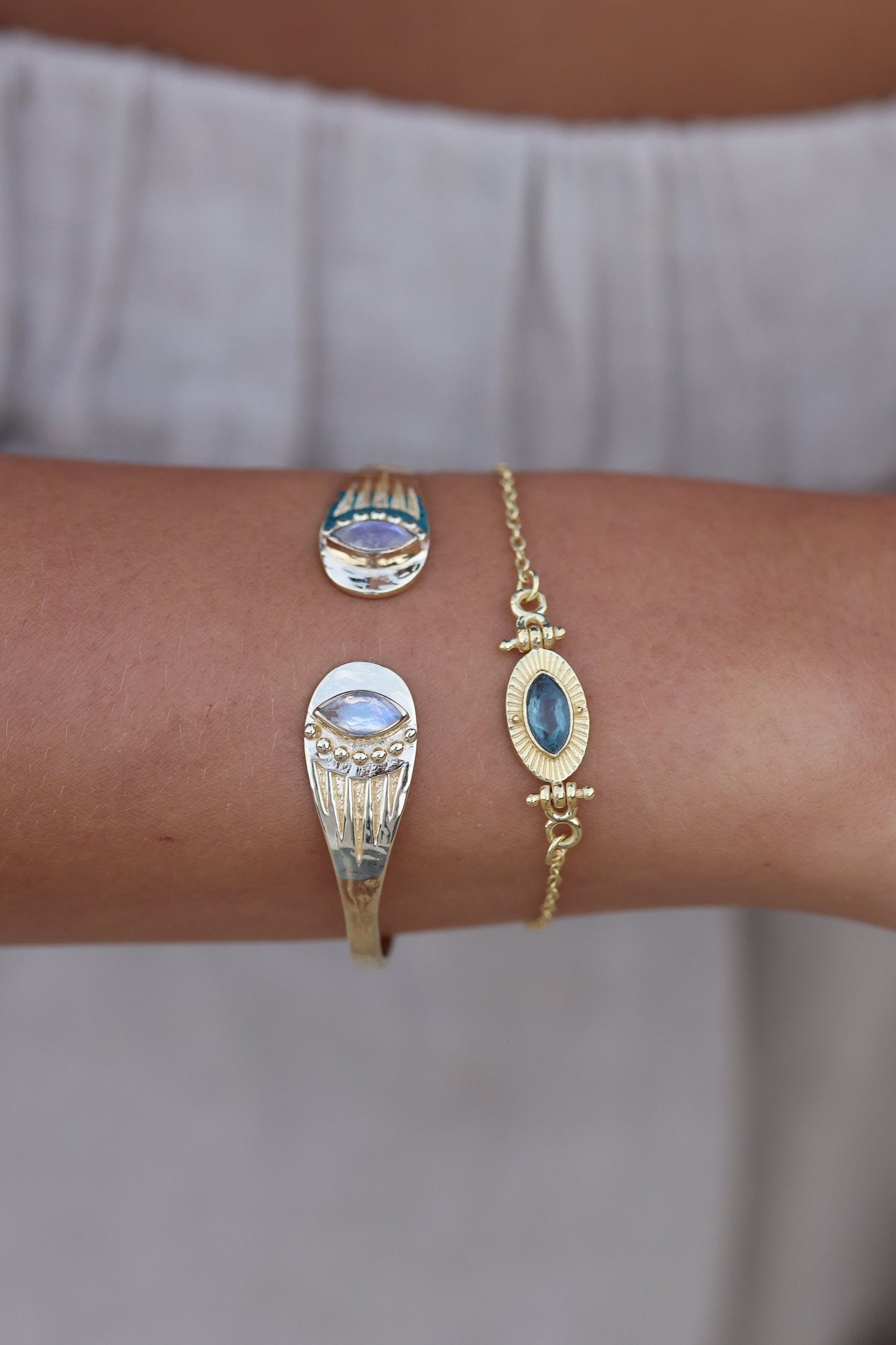 Radiance Apatite Gold Bracelet for Women - Healing Crystal Jewelry for Positive Energy & Stress Relief - Perfect for Meditation, Yoga & Spiritual Gifts
