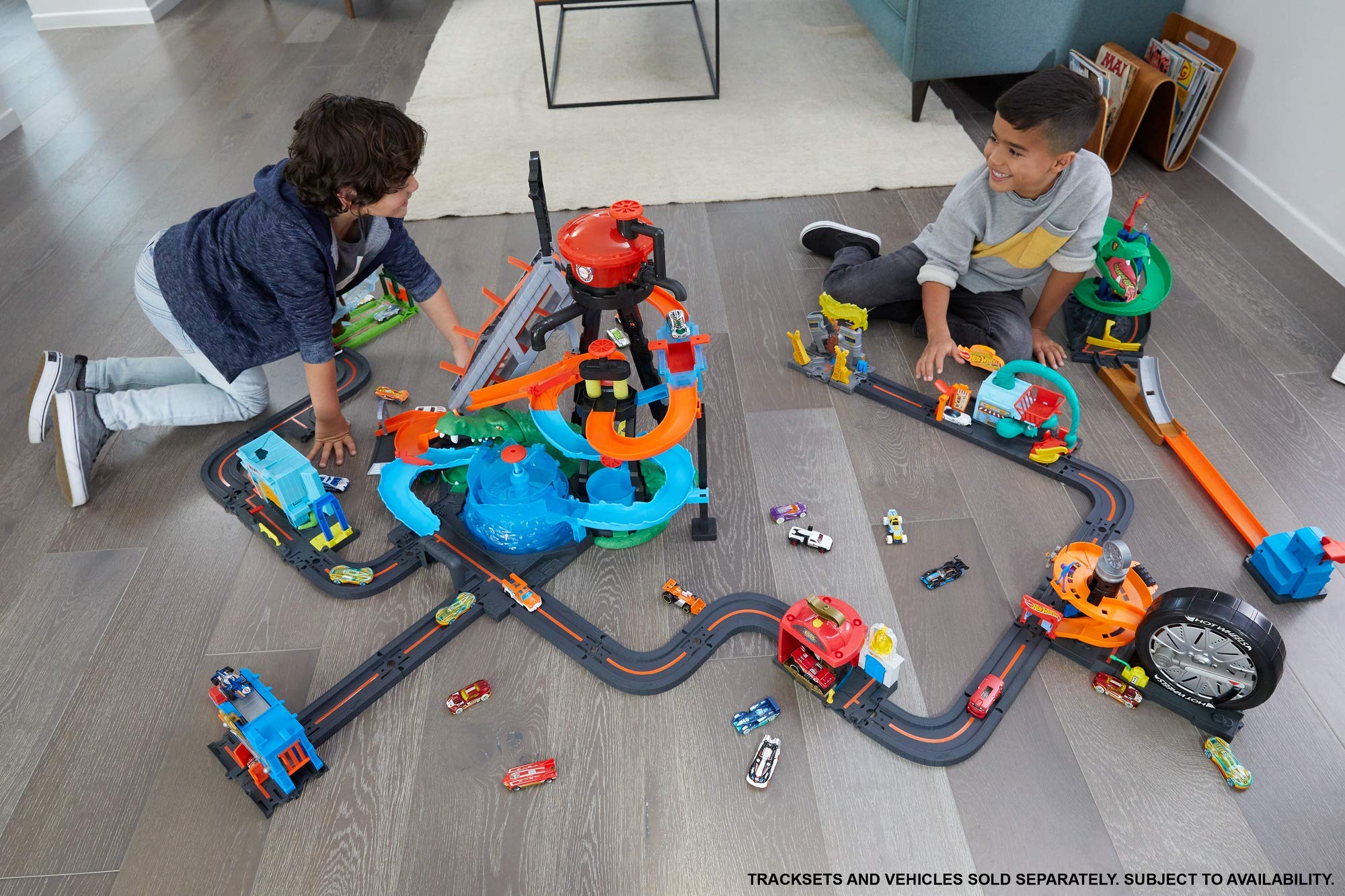 Hot Wheels City Car Wash Playset with Giant Gator Toy - Interactive Race Track for Kids, Die-Cast Vehicle Playset - Perfect for Pretend Play & Car Racing Games at Home