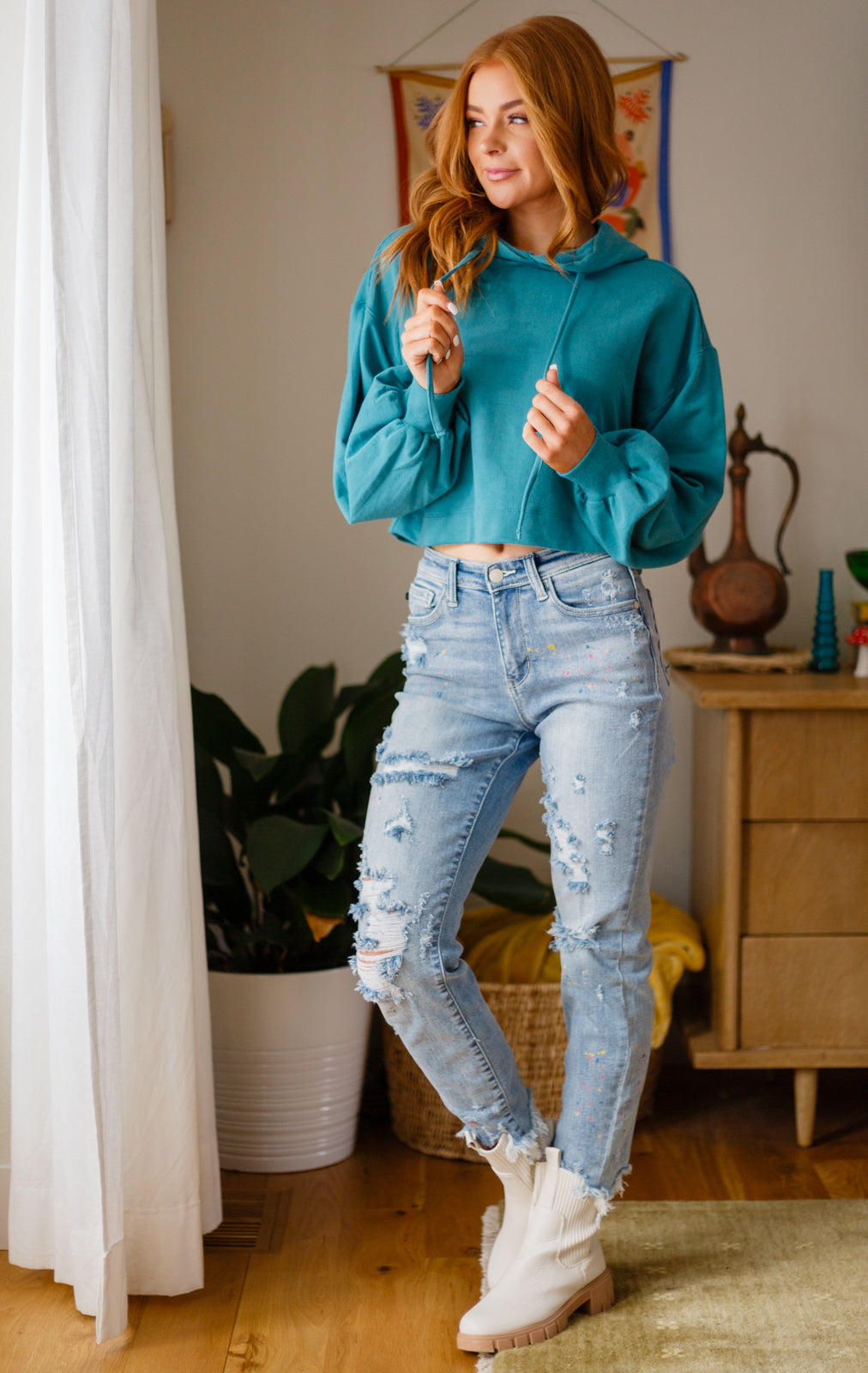 Stylish Hanging Out Hoodie for Men & Women - Cozy Pullover Sweatshirt for Casual Wear, Street Fashion, and Outdoor Activities