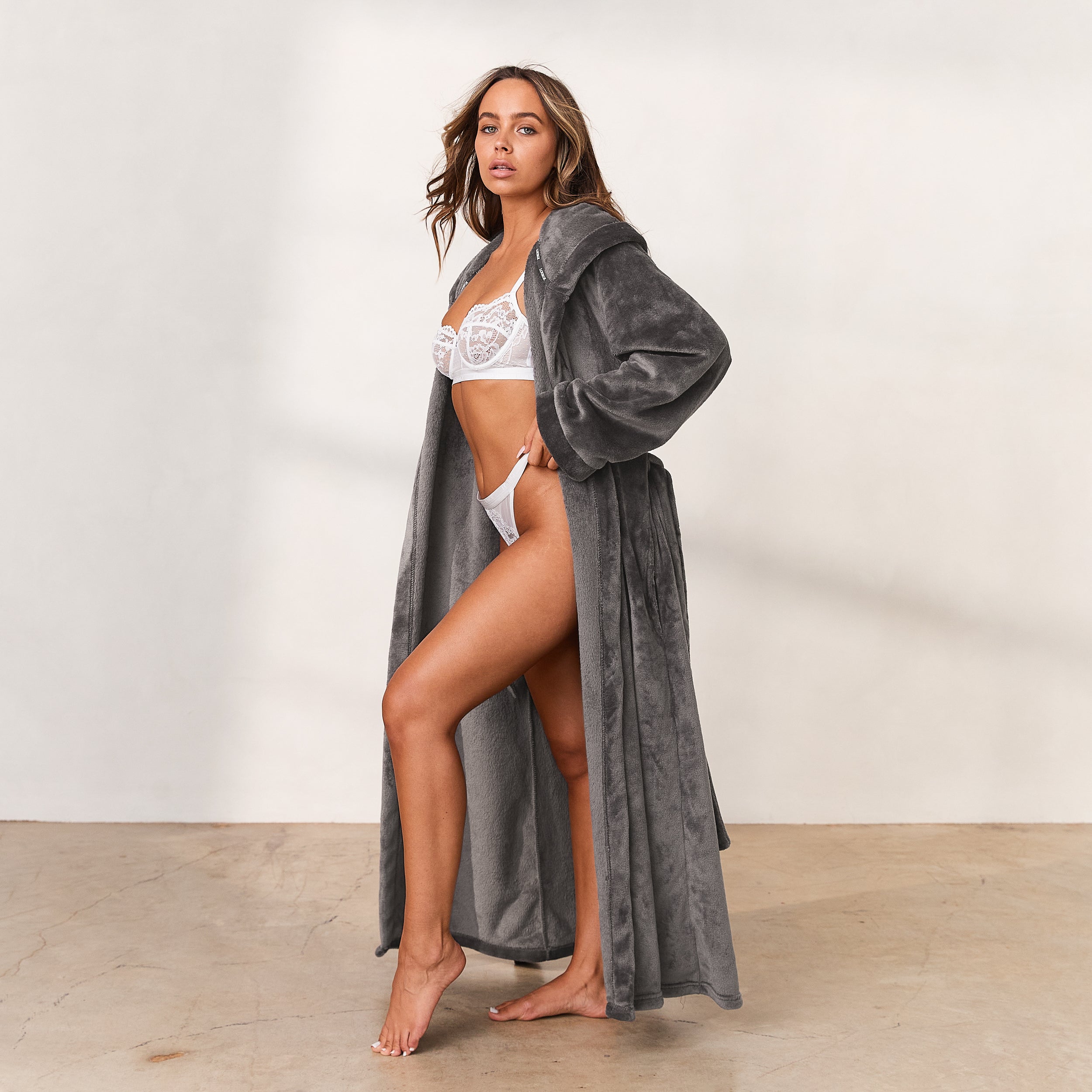 Cozy Fleece Dressing Gown for Women - Soft Plush Robe with Pockets, Warm Bathrobe for Lounge & Spa Days (Charcoal Grey) | Perfect for Relaxing at Home, Gift for Her