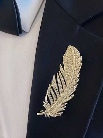 Majestic Feather Lapel Pin - Elegant Brooch for Suits, Jackets & Hats | Perfect for Formal Events, Weddings & Office Wear