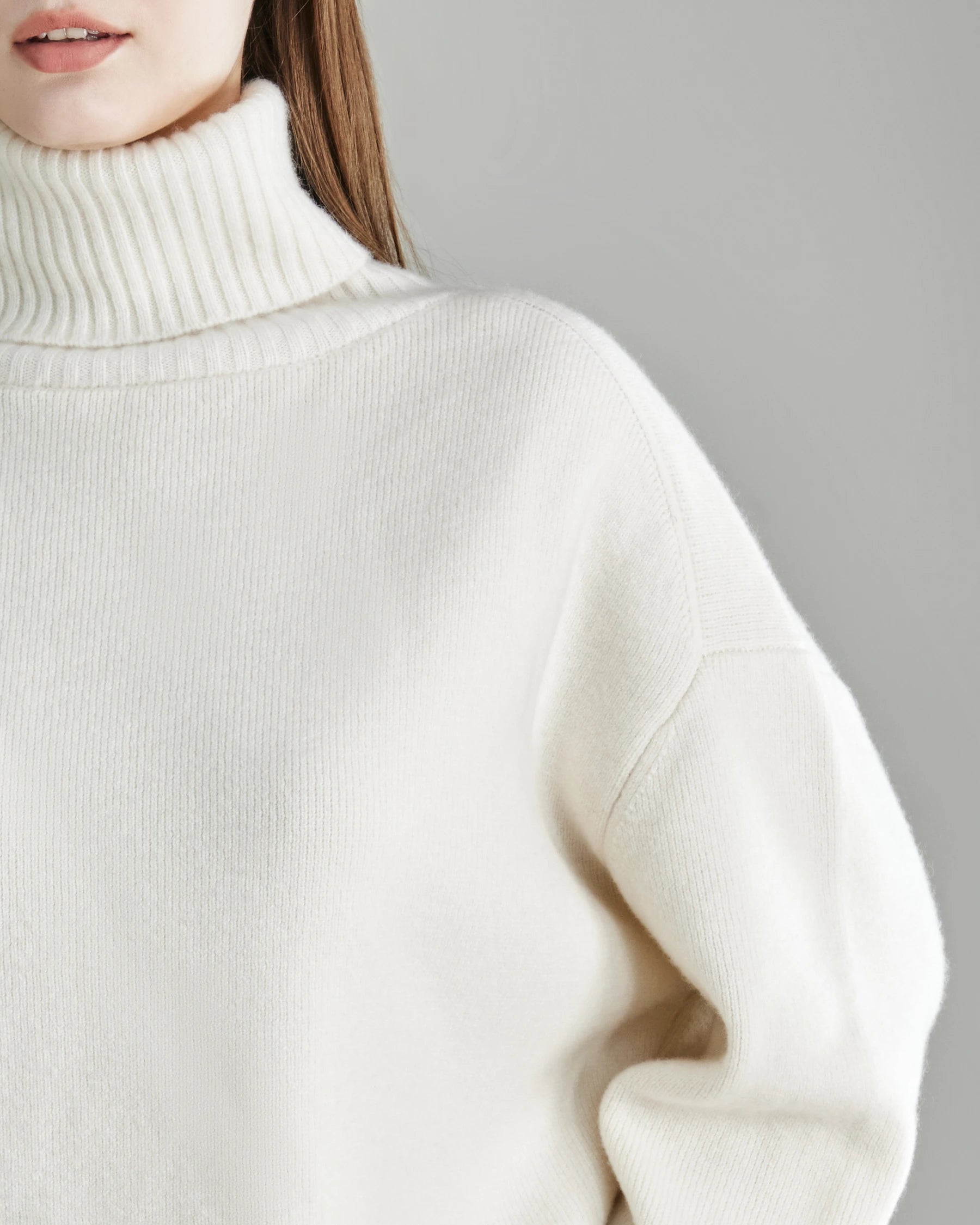 Luxury Oversized Cashmere Turtleneck Sweater for Women - Soft & Warm Winter Knitwear - Perfect for Office, Travel & Casual Outfits
