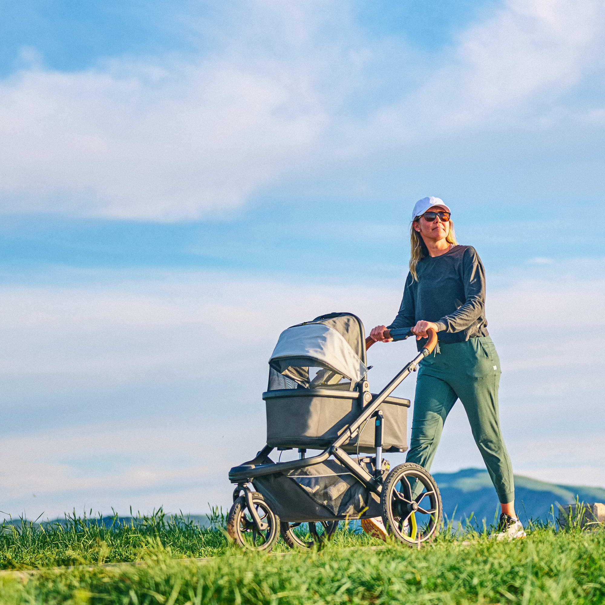 Veer Switchback Bassinet - Portable Baby Crib for Travel & Home Use | Lightweight Foldable Bedside Sleeper with Breathable Mesh | Perfect for Nursery, Bedroom & On-the-Go Parents