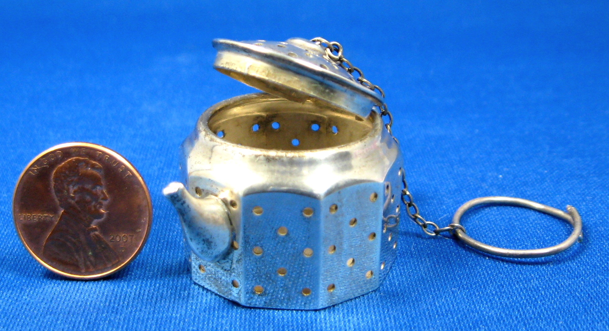Vintage Sterling Silver Tea Infuser - Teapot Shape Tea Strainer with Chain - Amcraft 1920s Style - Perfect for Loose Leaf Tea Brewing, Tea Parties & Gift Giving