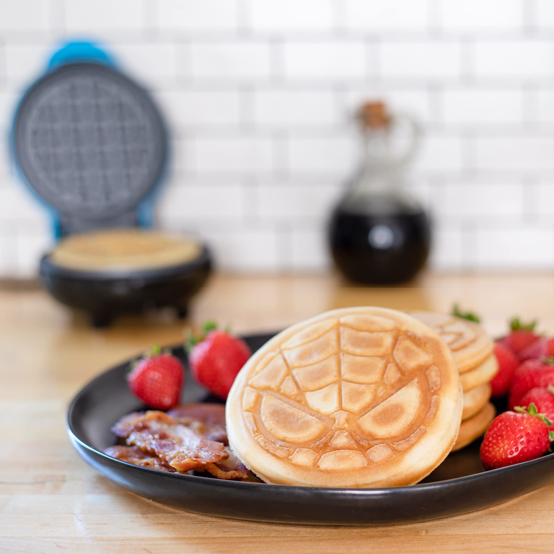 Uncanny Brands Marvel Spider-Man Mini Waffle Maker - Fun Superhero Waffle Iron for Kids & Adults - Perfect for Breakfast, Parties & Marvel-Themed Events