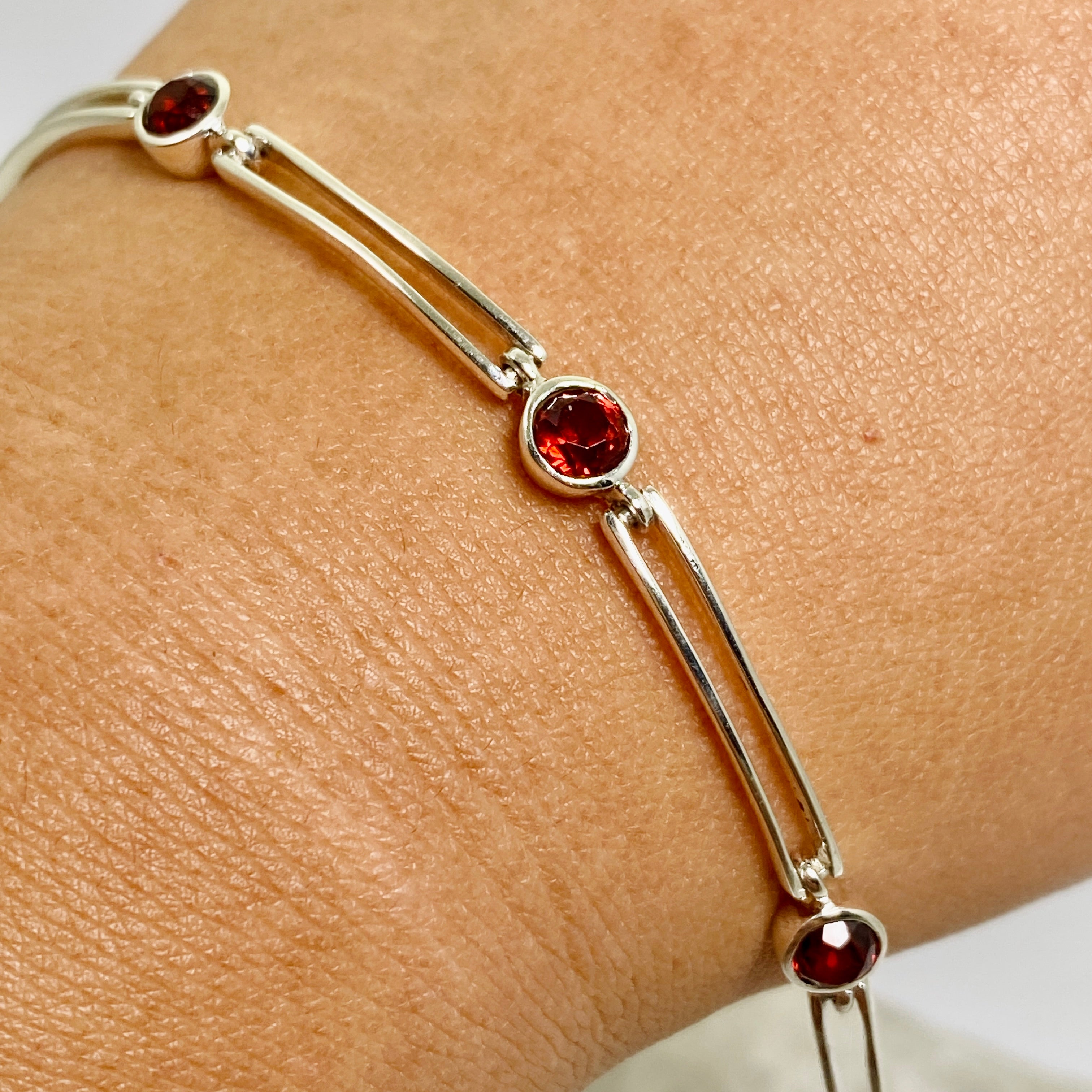 Garnet Round Faceted Gemstone Beads with Silver Split Spacer Design for Jewelry Making & DIY Crafts - Perfect for Necklaces, Bracelets & Earrings