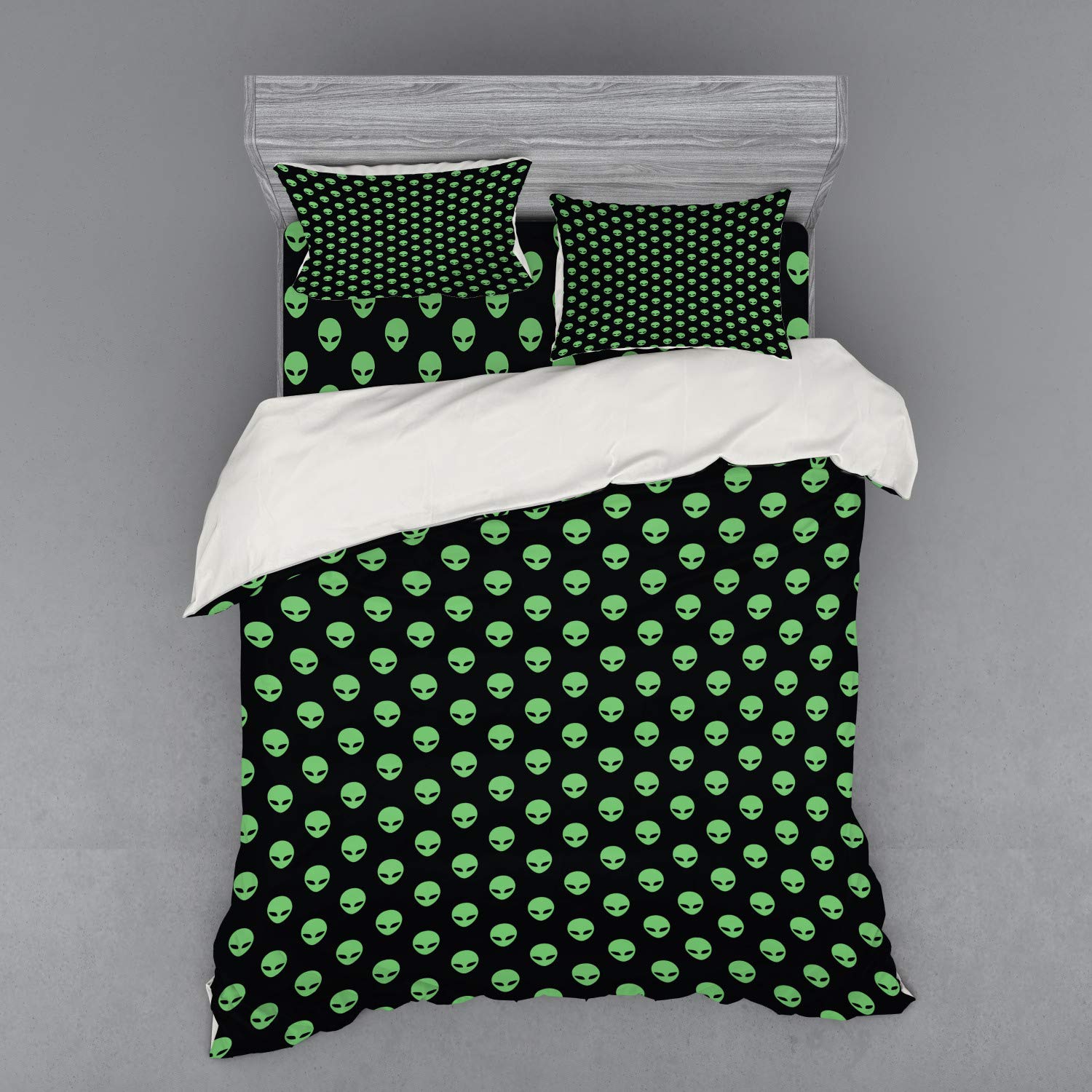 Ambesonne Alien Duvet Cover Set - 4 Piece Queen Size Bedding with Shams & Fitted Sheet, Fern Green & Black - Sci-Fi UFO Extraterrestrial Theme for Kids & Adults Bedroom Decor