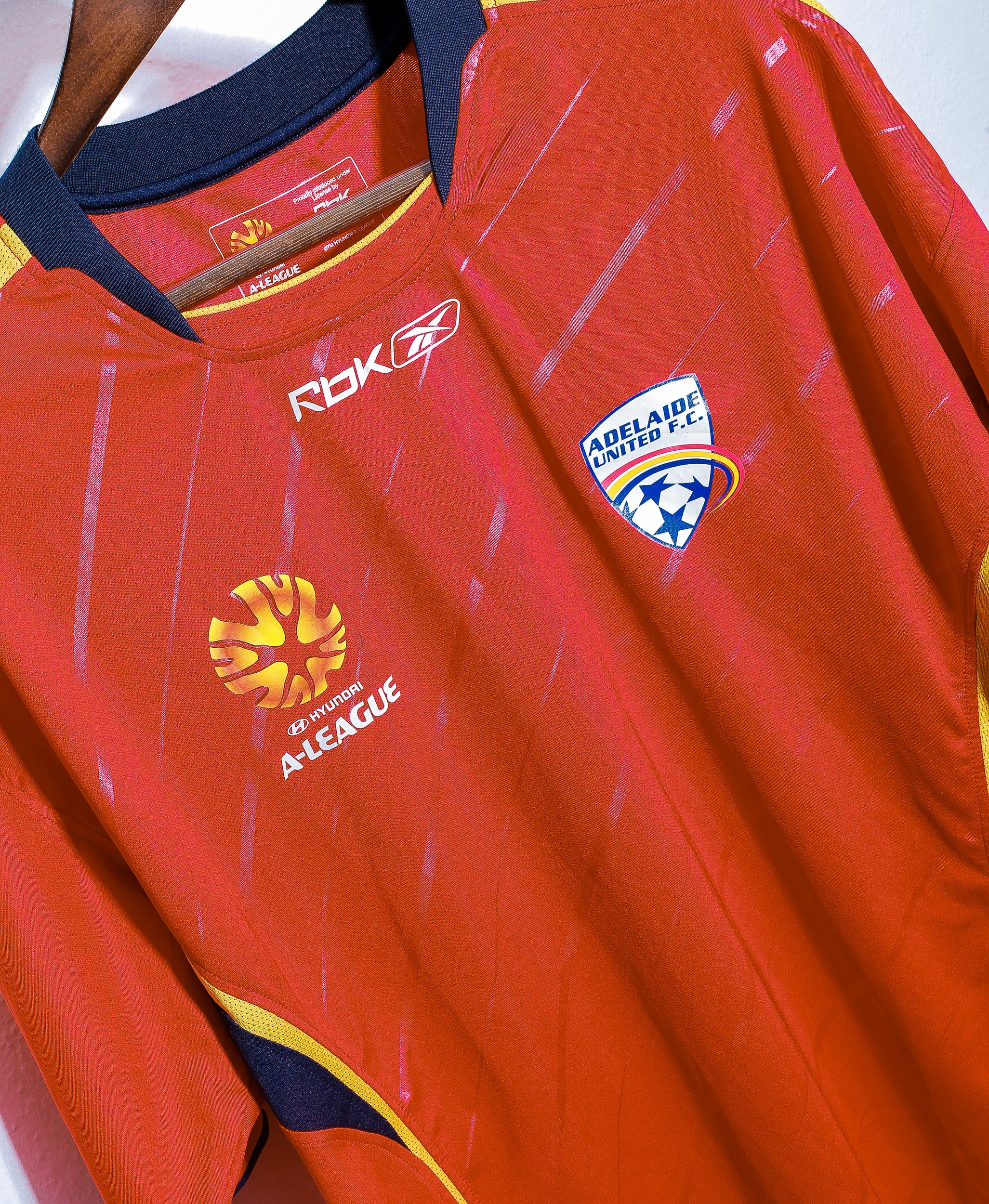 2005 Adelaide United Home Jersey XXL - Authentic Soccer Shirt for Fans & Collectors - Perfect for Matchdays & Sports Events