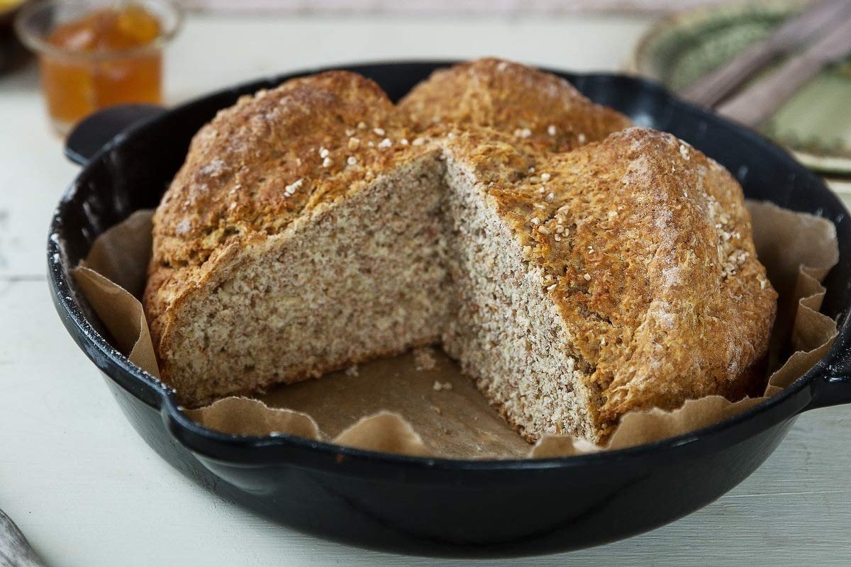 Odlums Brown Bread Mix 2Kg (70.5oz) - Wholemeal Irish Soda Bread Mix - Easy Homemade Bread Baking for Breakfast, Sandwiches & Healthy Snacks