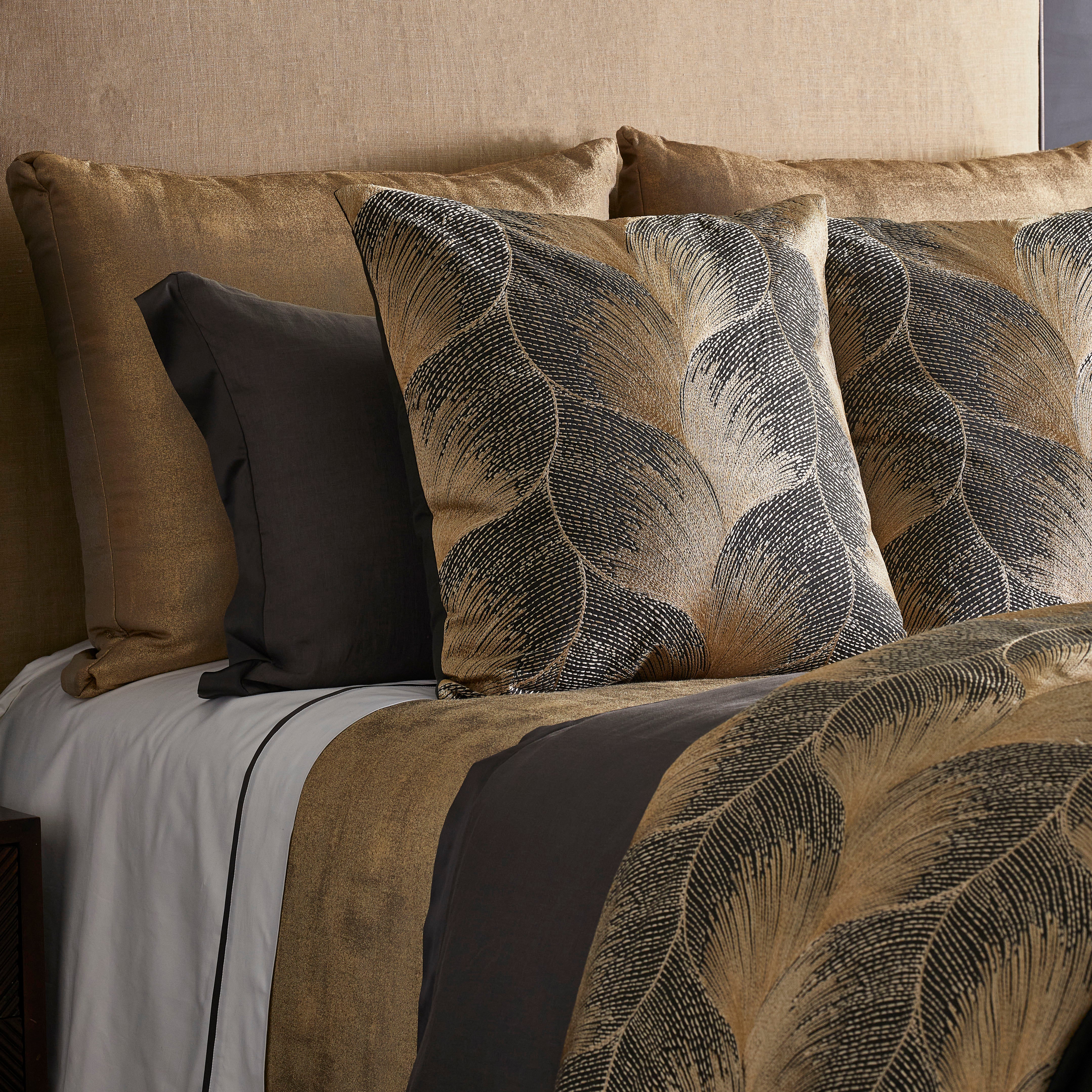Fan Throw Blanket - Soft & Cozy Flannel Plush Throw for Home, Office, or Travel - Perfect for Couch, Bed, and Outdoor Use