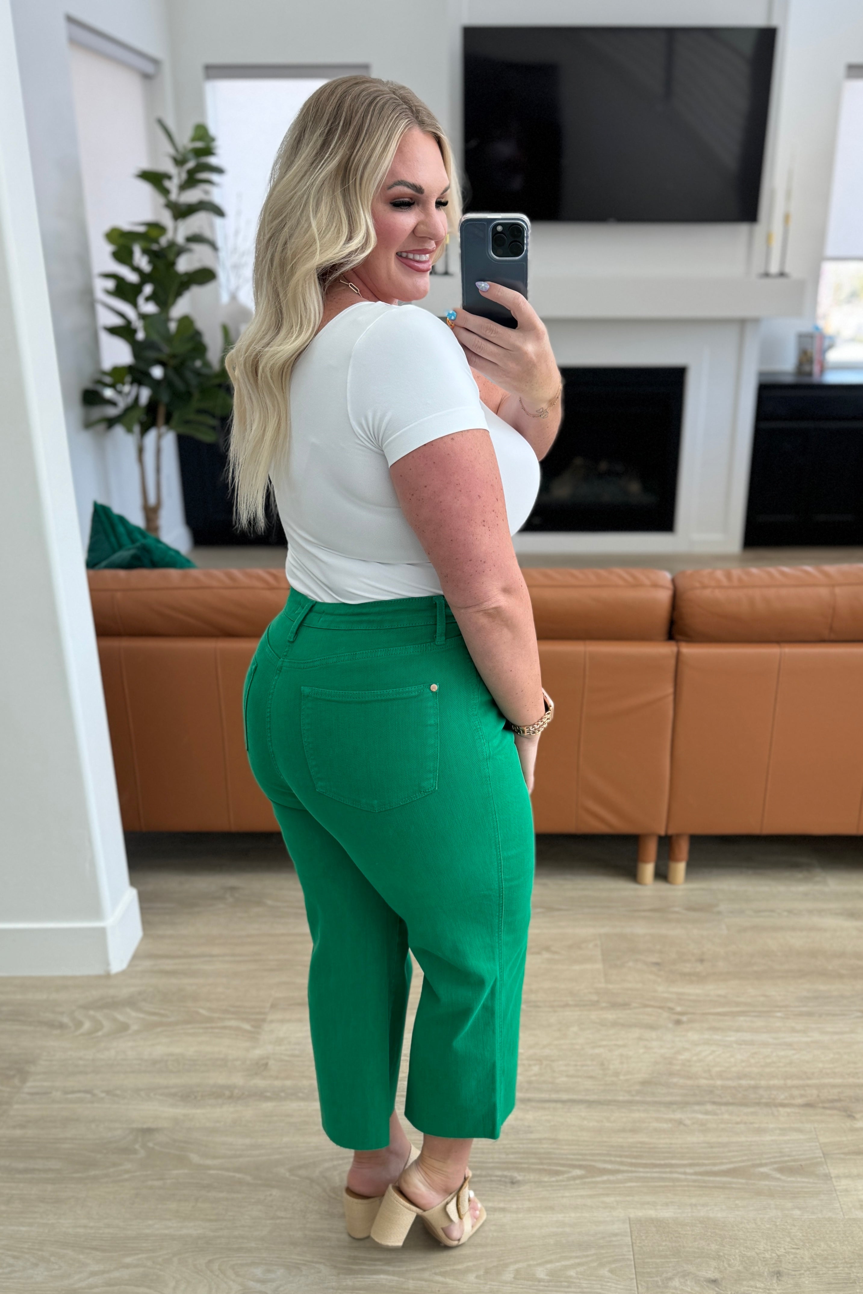 Judy Blue Kelly Green Lisa High Rise Control Top Wide Leg Crop Jeans – Women's Stretch Denim Pants for Comfort & Style | Perfect for Casual Outings, Work & Weekend Wear