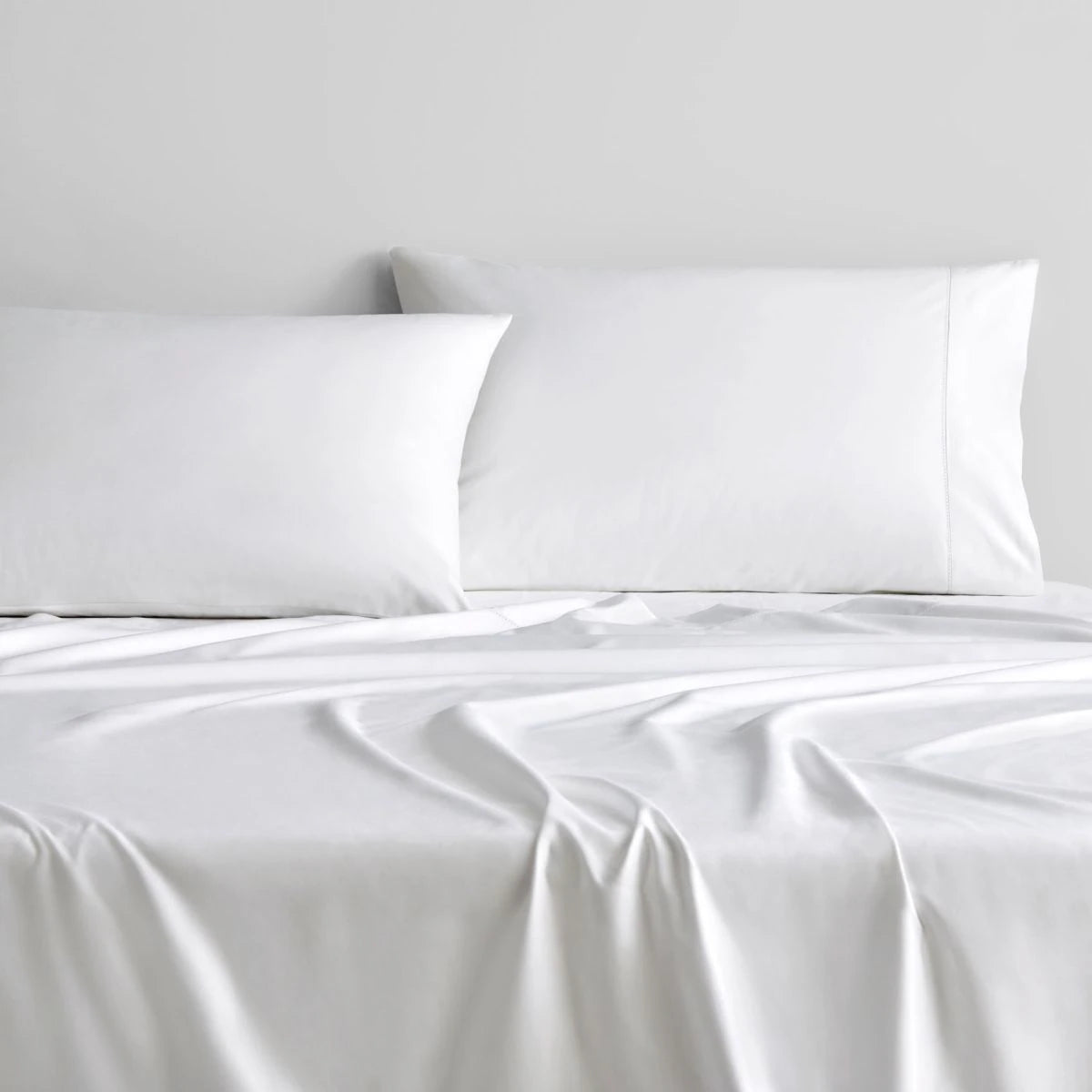 1000 Thread Count Luxury Cotton Sateen Sheet Set - Hotel Quality Bedding - Queen Size - Snow White by Sheridan - Perfect for Master Bedroom, Guest Room & Airbnb