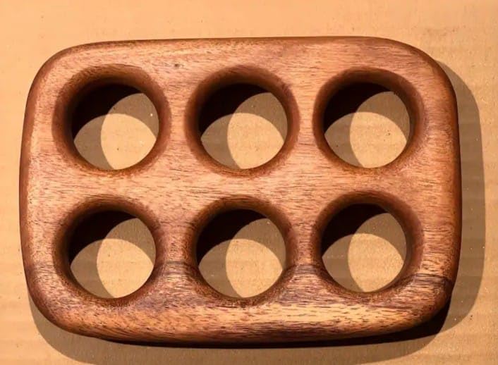 Acacia Wood Egg Holder with 6 Holes - Rustic Kitchen Countertop, Cabinet & Fridge Organizer - Natural Wooden Egg Tray for Fresh Egg Storage (18x12x2.5cm) - Perfect for Farmhouse Kitchens, Breakfast Nooks & Pantry Organization
