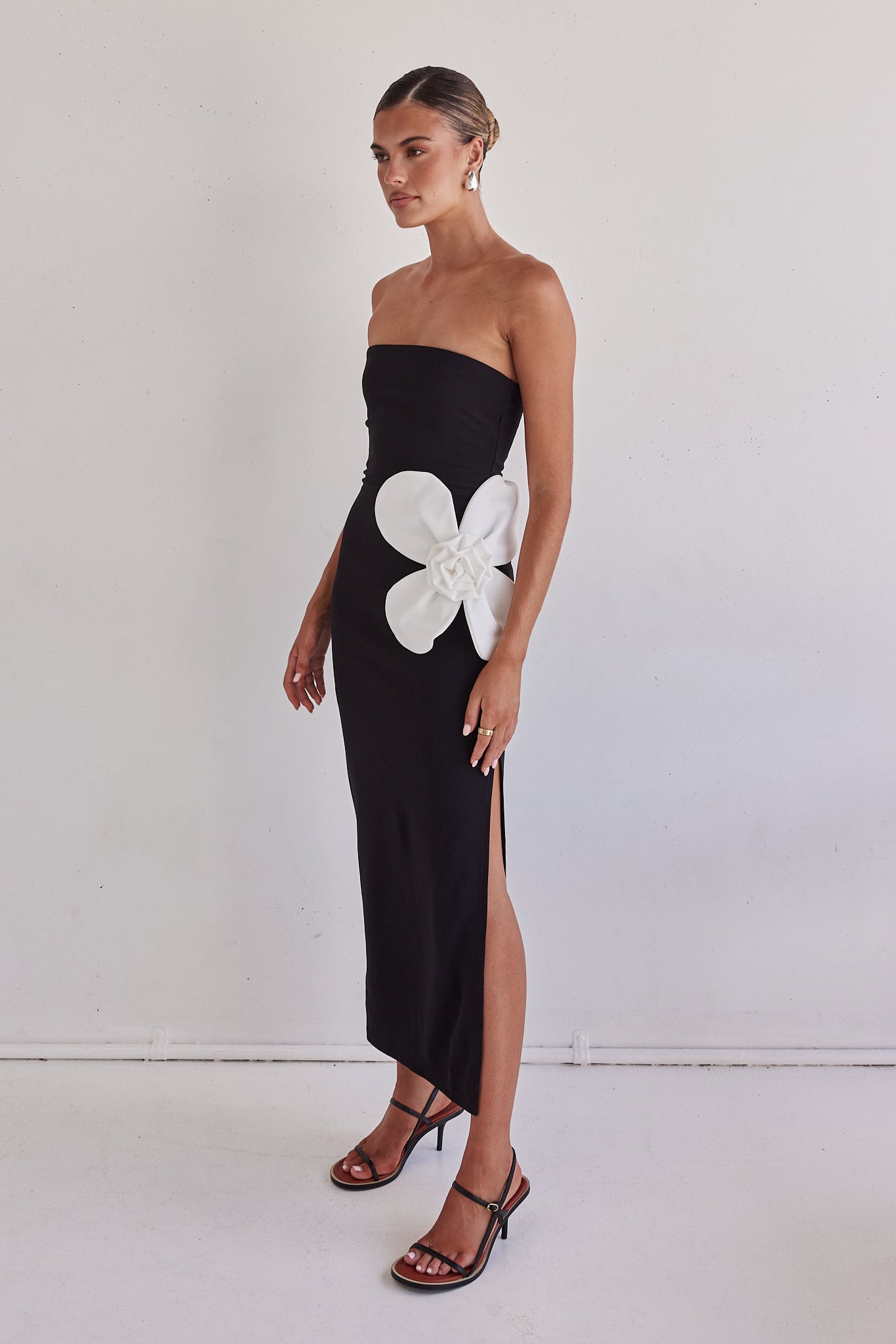 Elegant Ruby Maxi Dress for Women - Flowy Long Black Evening Dress - Perfect for Parties, Weddings & Special Occasions