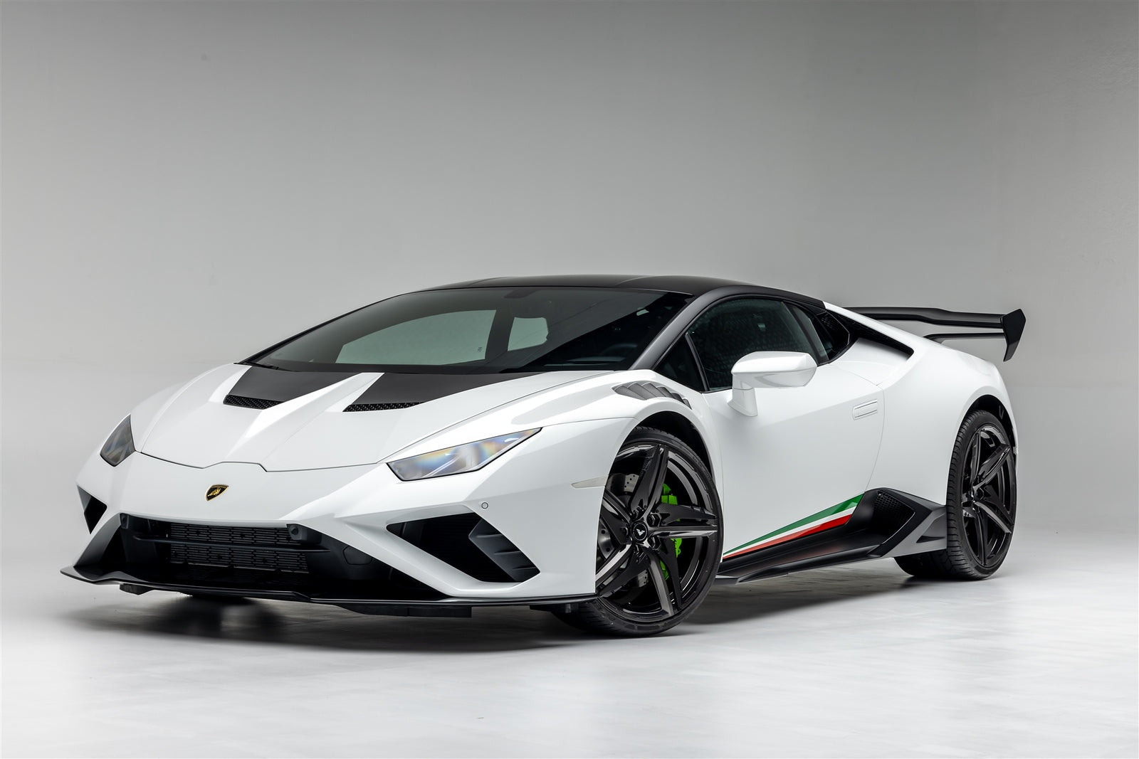 Lamborghini Huracan EVO 2WD Monza Aero Program CB 01 - High Performance Sports Car for Racing Enthusiasts | Perfect for Track Days and Supercar Events