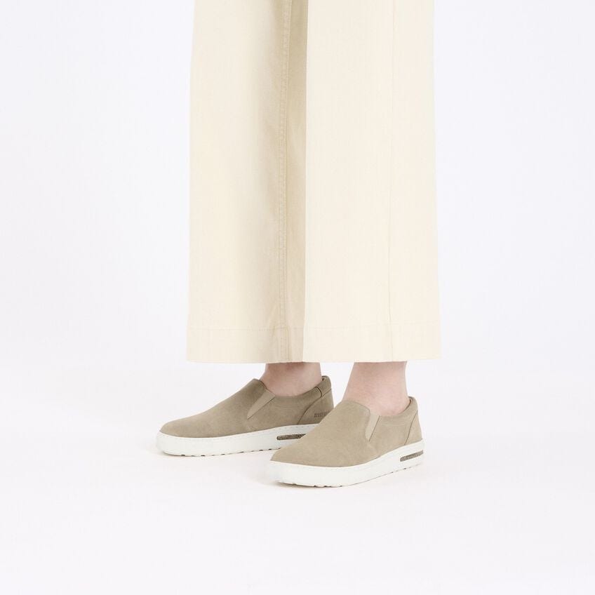 Birkenstock Women's Oswego Suede Leather Sandals in Taupe - Comfortable Casual Footwear for Walking, Travel & Everyday Wear