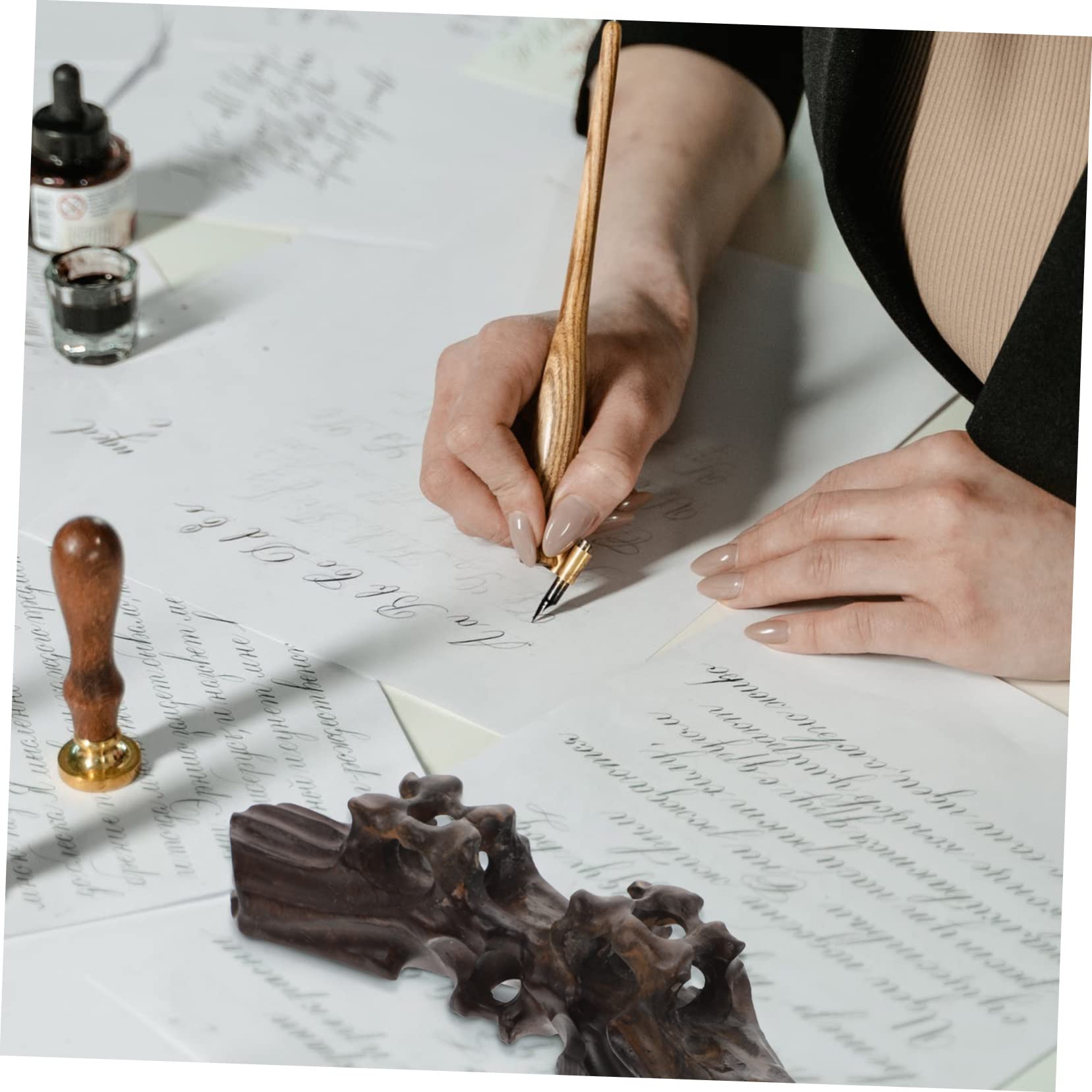 Sturdy Wooden Chinese Brush Holder - Simple & Elegant Design for Calligraphy & Painting Tools | Perfect for Artists & Home Office Decor