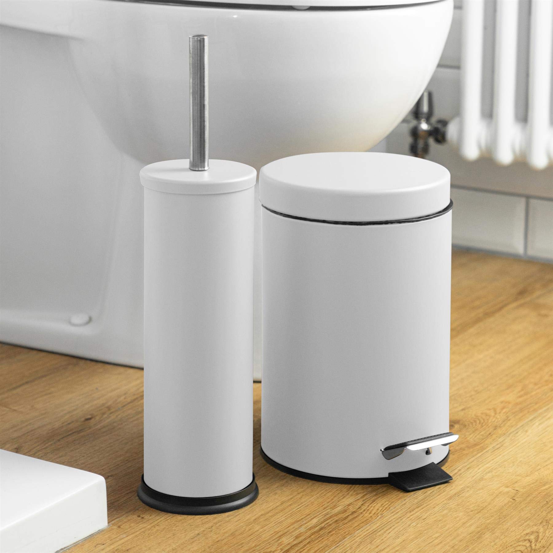 Harbour Housewares 3L Stainless Steel Pedal Trash Can - Matte White Round Bathroom & Kitchen Garbage Bin with Lid & Removable Inner Bucket - Perfect for Small Spaces, Office, Bedroom & Bathroom Waste Disposal