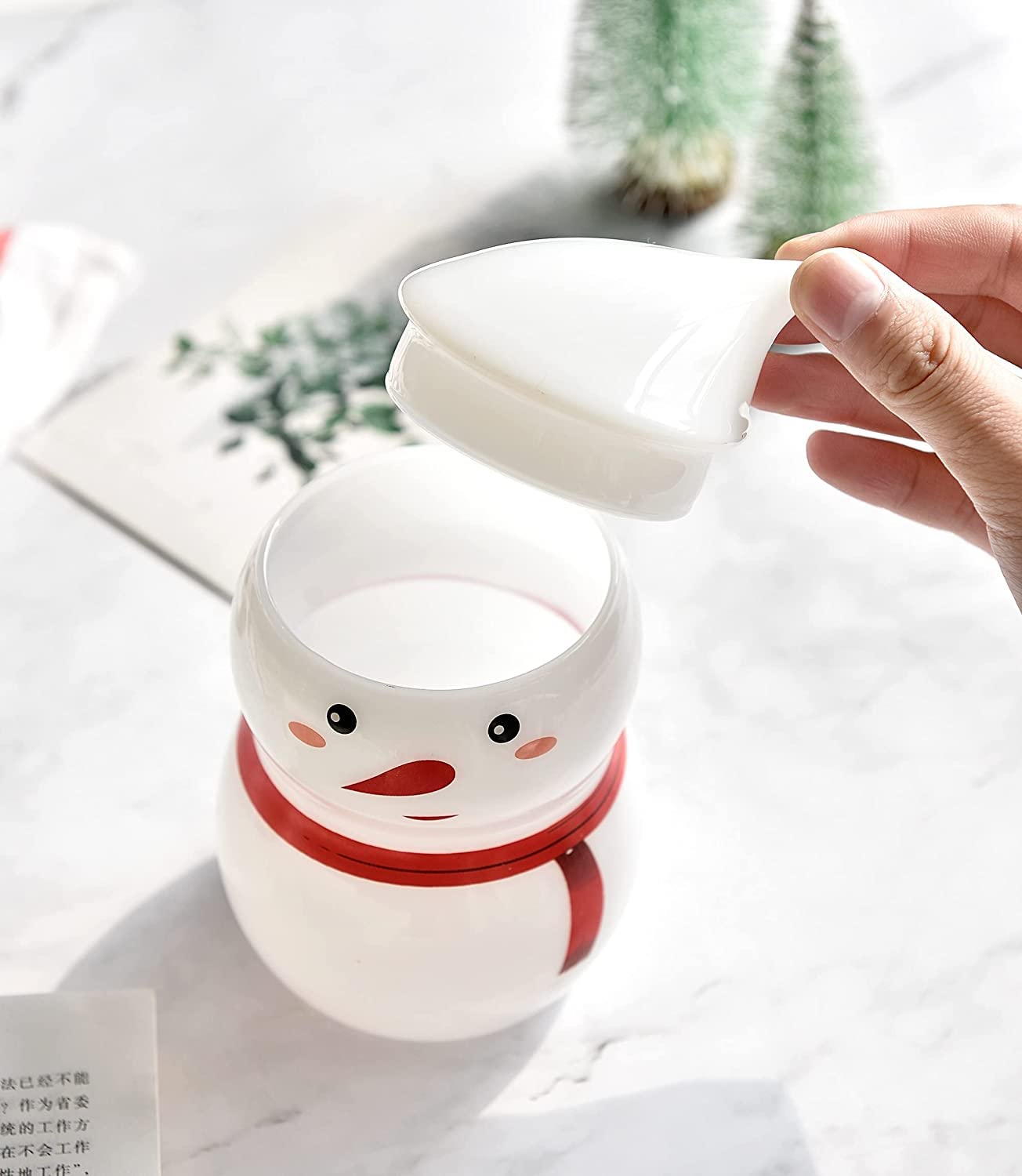 Christmas Snowman Glass Coffee Cup with Lid - 450ml Insulated Mug for Couples, Home, Office & Breakfast - Cute Holiday Gift for Coffee, Milk & Hot Drinks - Perfect for Winter Mornings & Cozy Workspaces (145x65mm)
