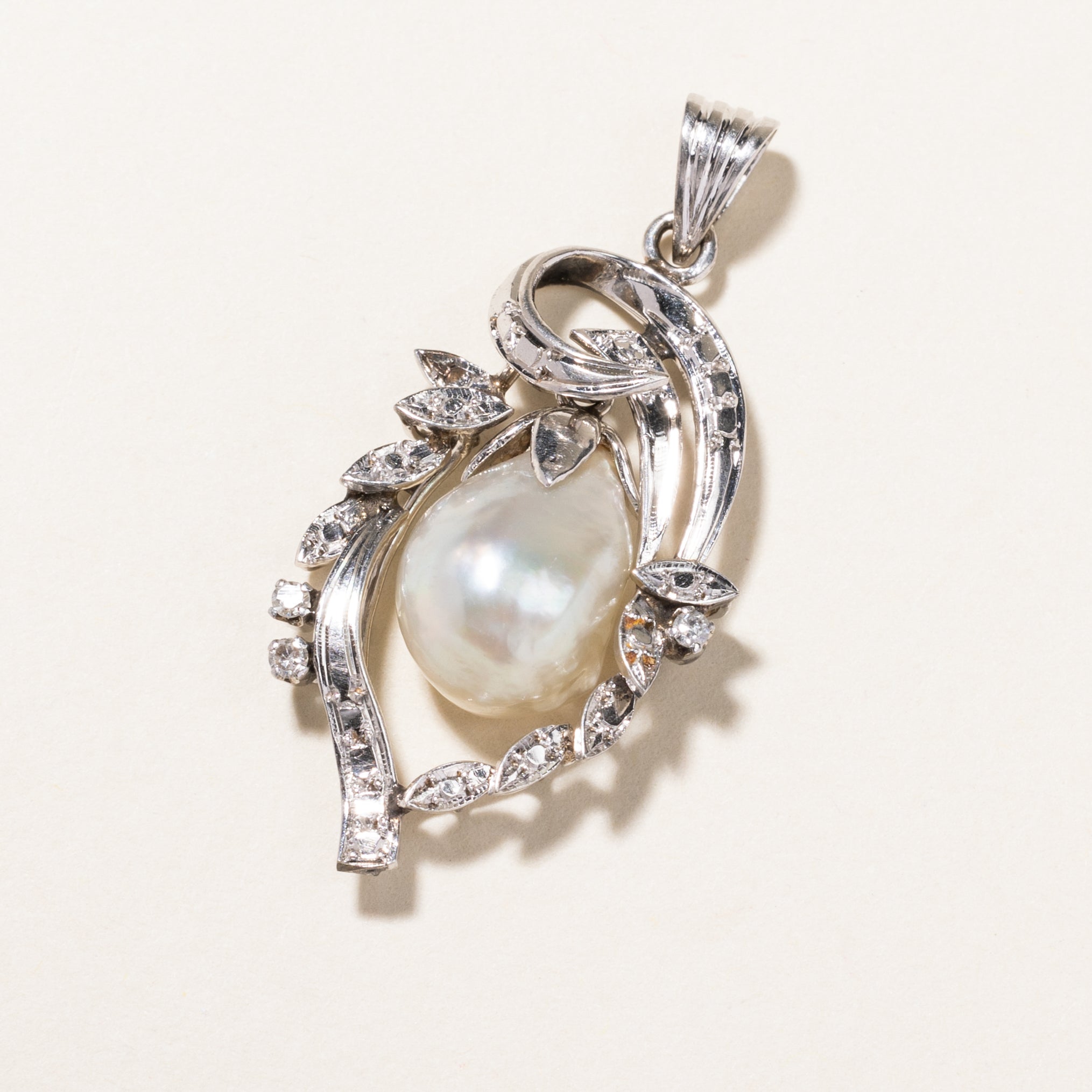 Exquisite White Gold Pearl & Diamond Pendant Necklace - 12.4mm x 9.2mm, 0.05ctw - Elegant Jewelry Gift for Women, Perfect for Weddings, Anniversaries & Special Occasions